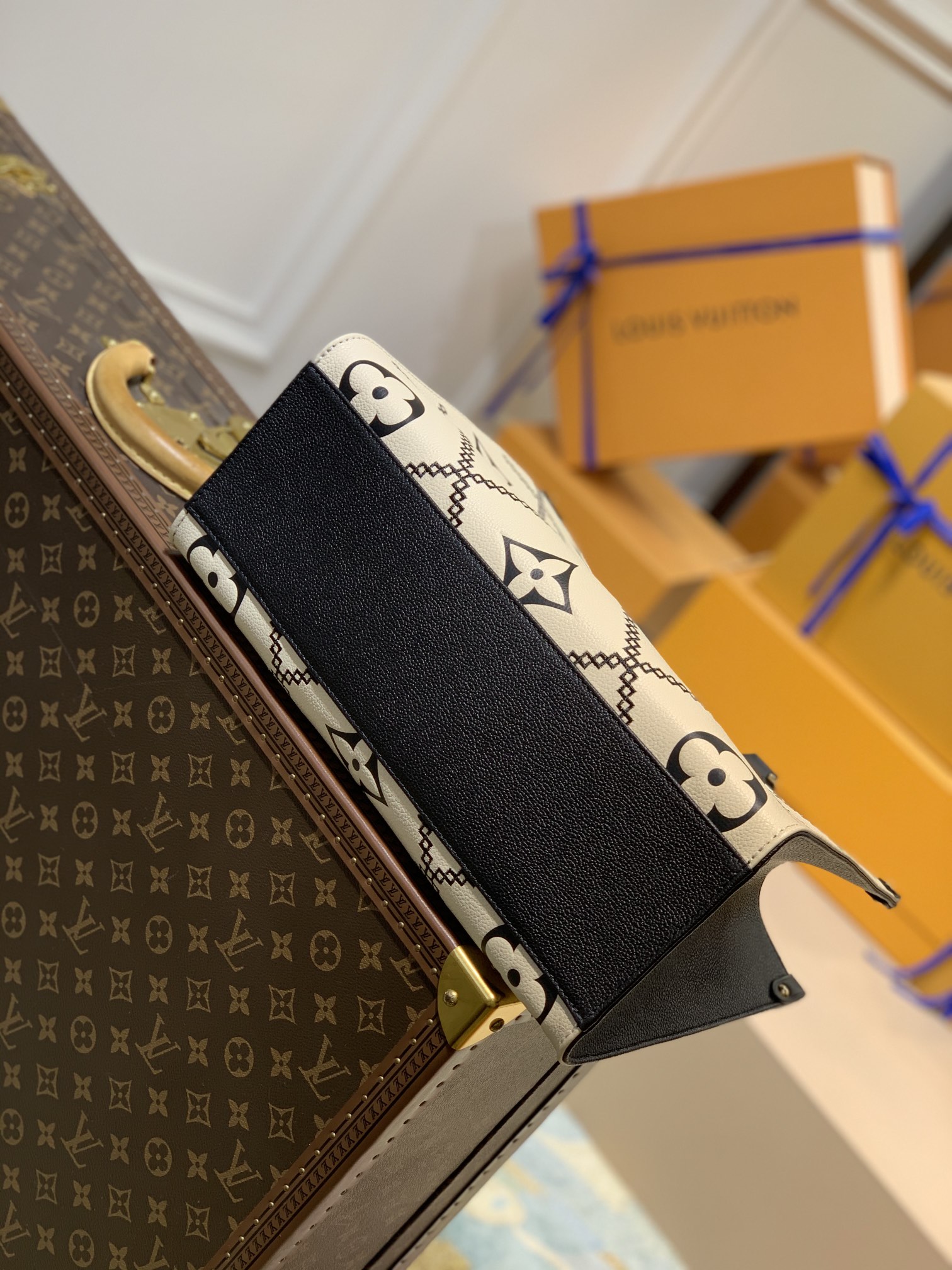 Louis Vuitton By The Pooll Onthego Handbag-35*27*14CM