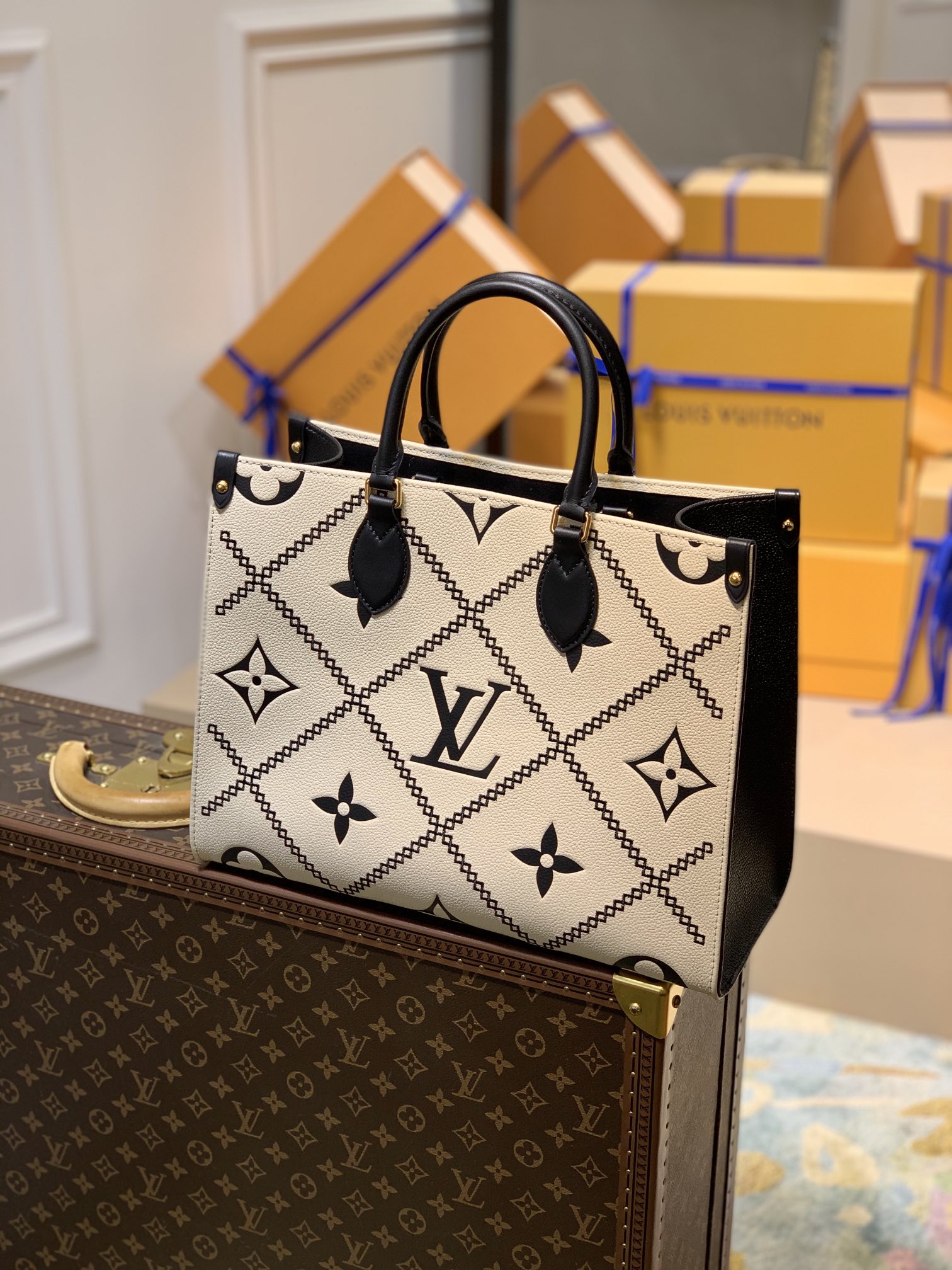 Louis Vuitton By The Pooll Onthego Handbag-35*27*14CM