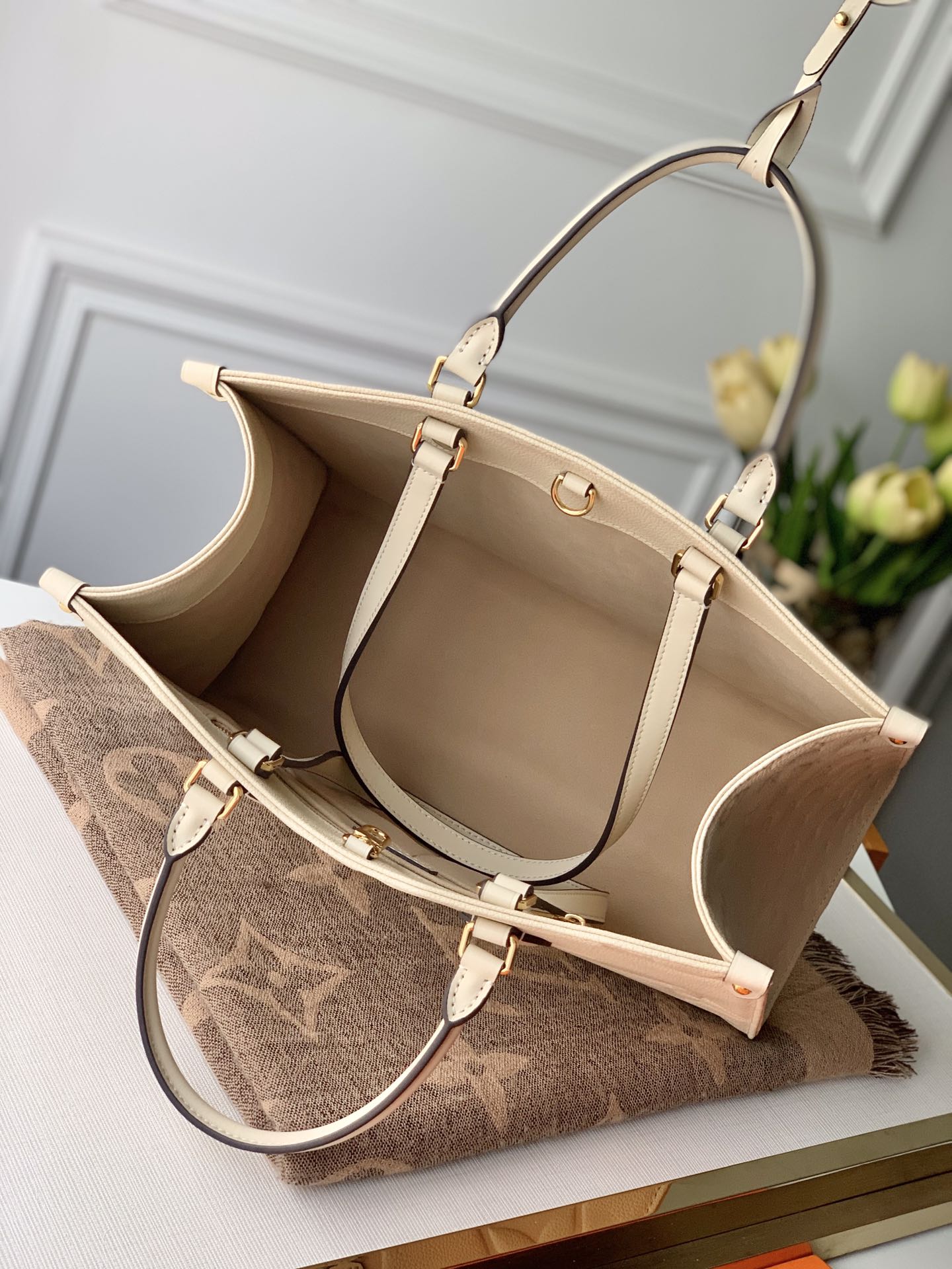 Louis Vuitton Small Onthego Handbag-35*28*15CM