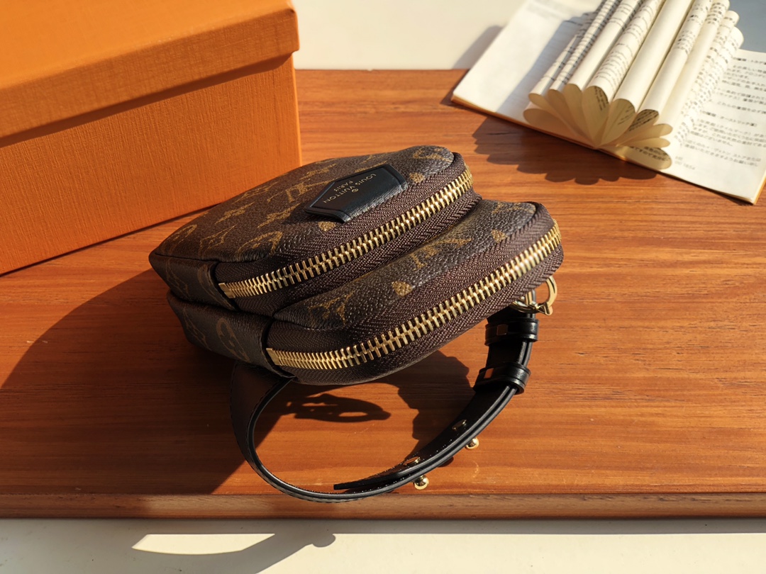 Louis Vuitton Functional Bag-10*18*9.0CM