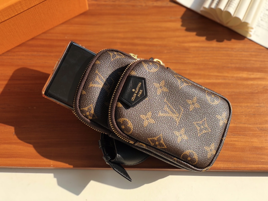 Louis Vuitton Functional Bag-10*18*9.0CM