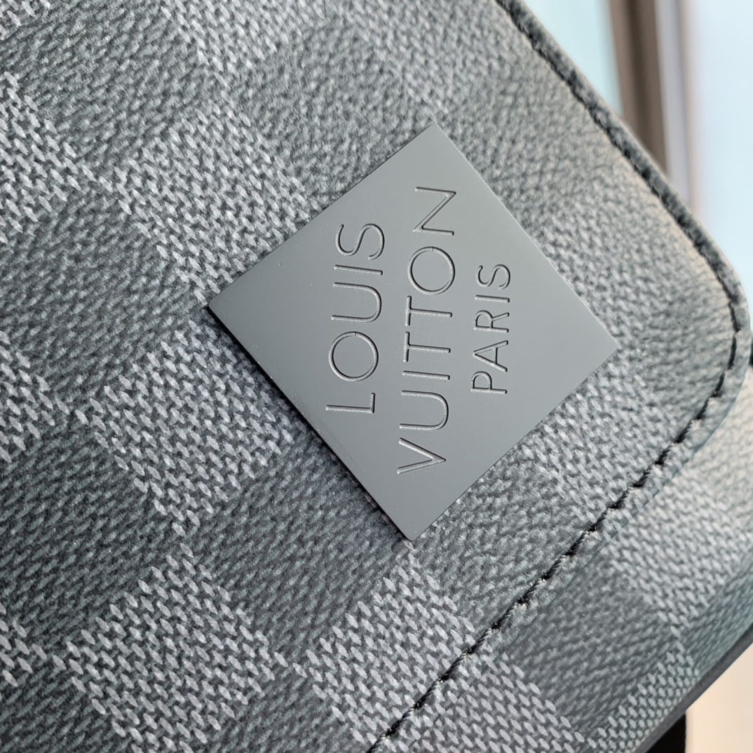 Louis Vuitton District Messenger Bag-M46255-26*20*7CM
