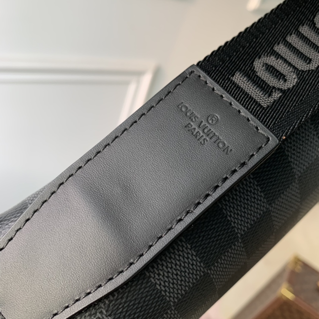 Louis Vuitton District Messenger Bag-M46255-26*20*7CM