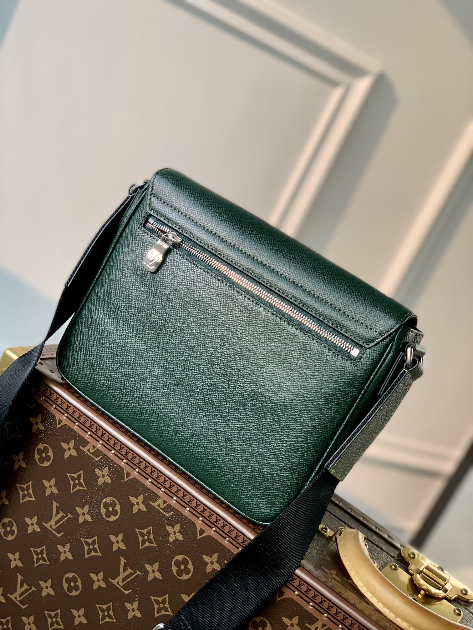 Louis Vuitton District Messenger Bag-M46255-26*20*7CM