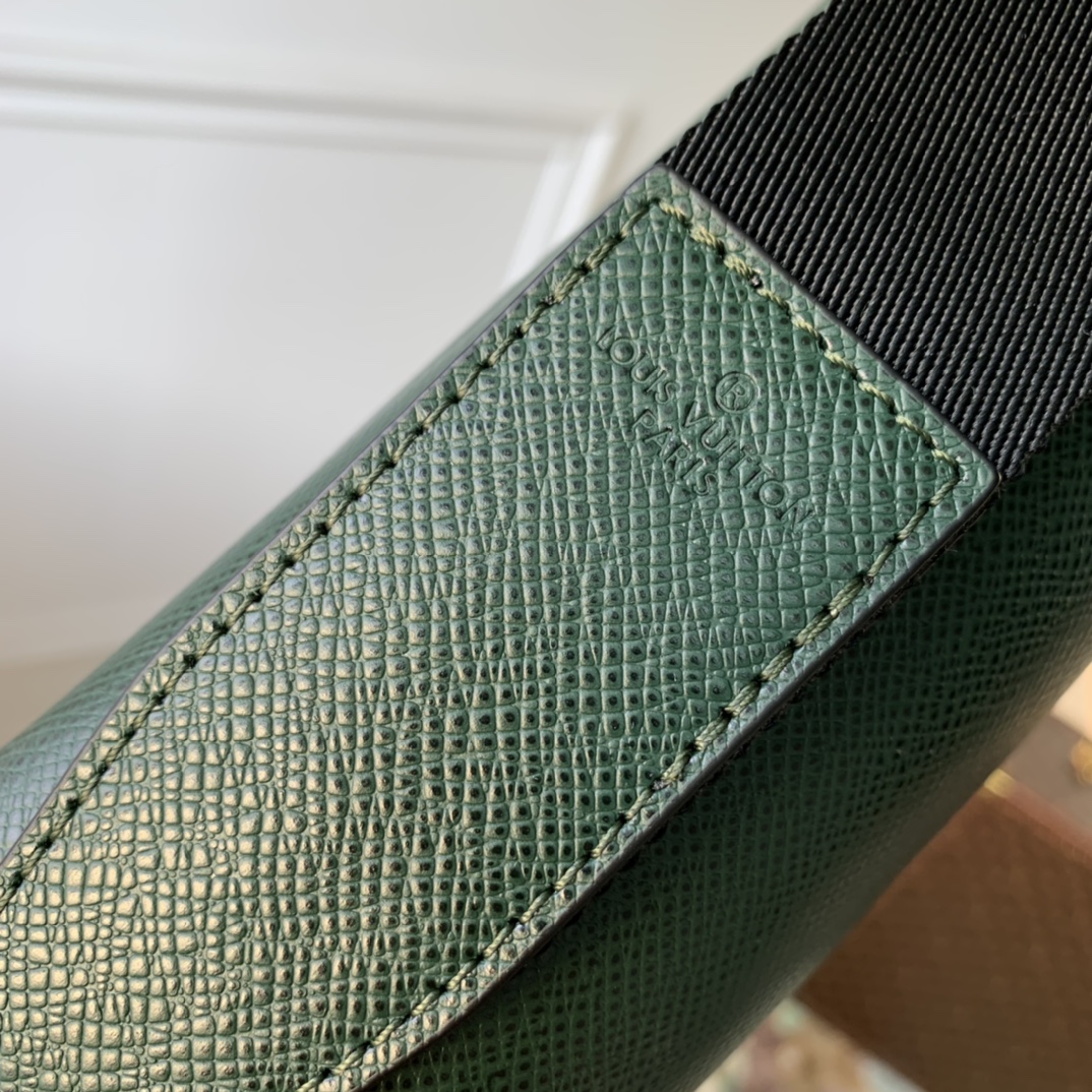 Louis Vuitton District Messenger Bag-M46255-26*20*7CM