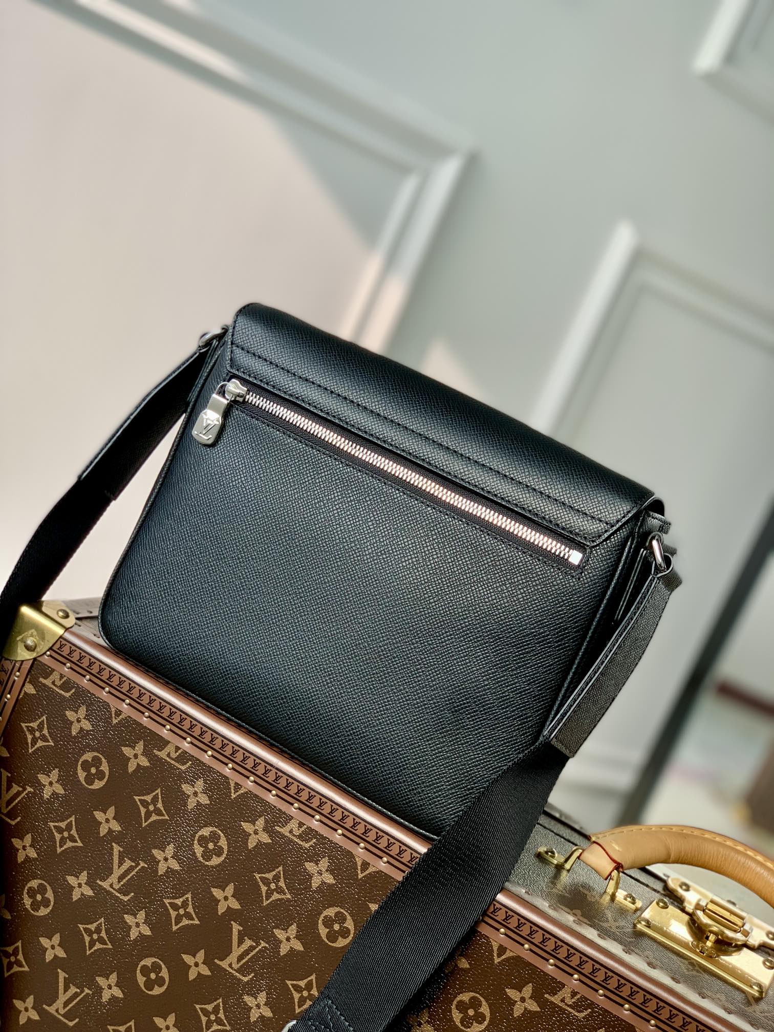 Louis Vuitton District Messenger Bag-M46255-26*20*7CM