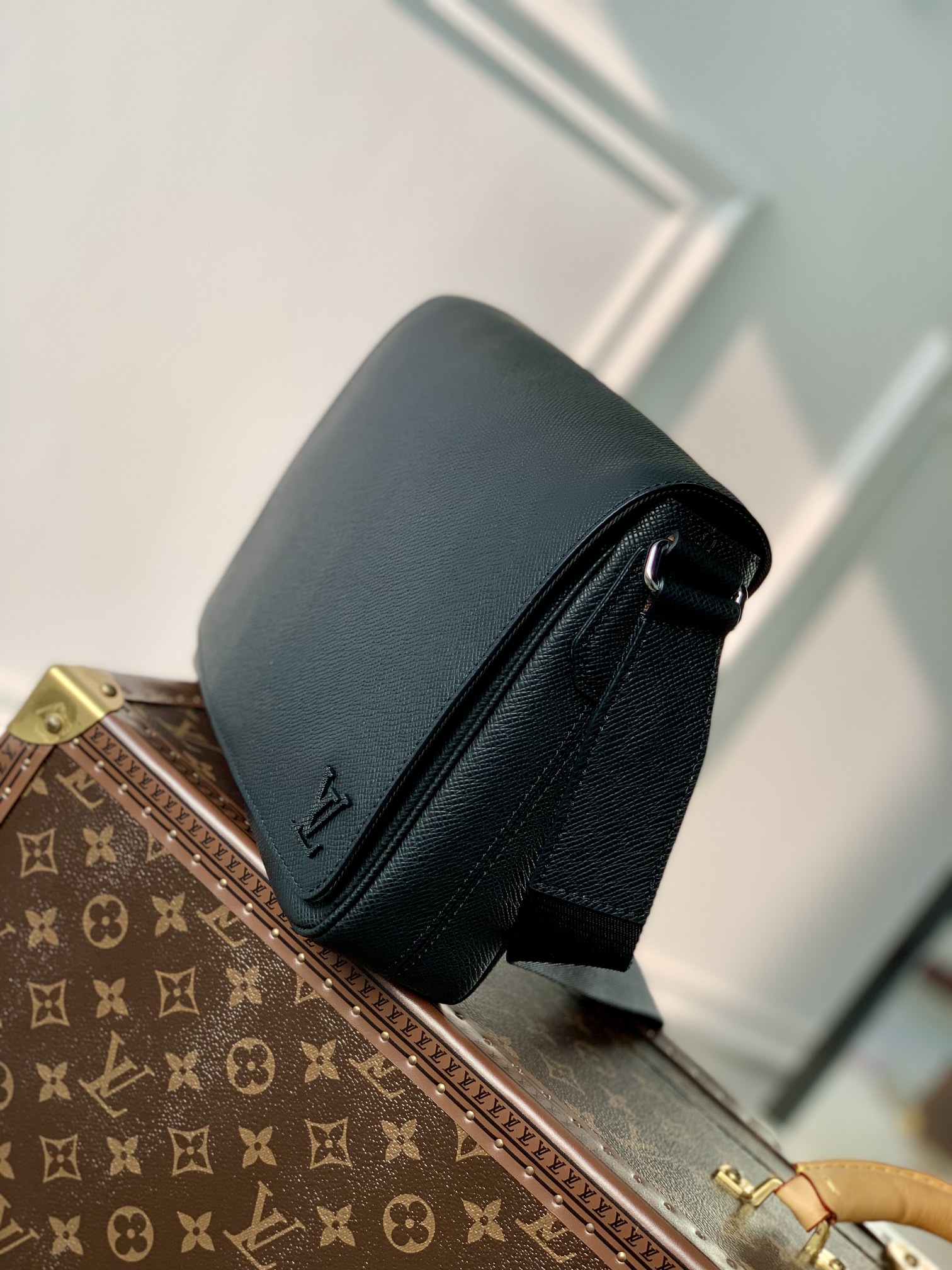 Louis Vuitton District Messenger Bag-M46255-26*20*7CM