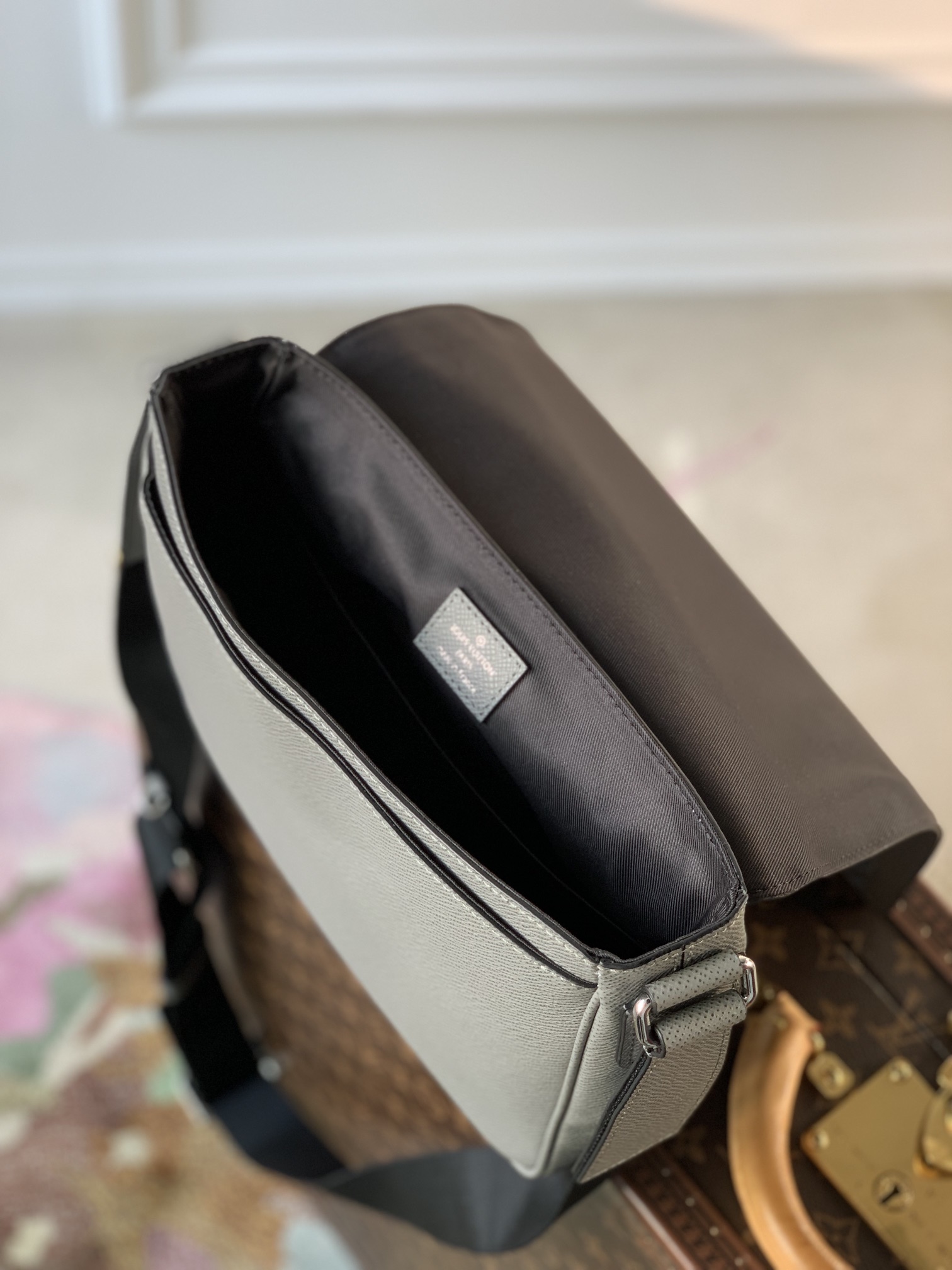Louis Vuitton District Messenger Bag-M46255-26*20*7CM