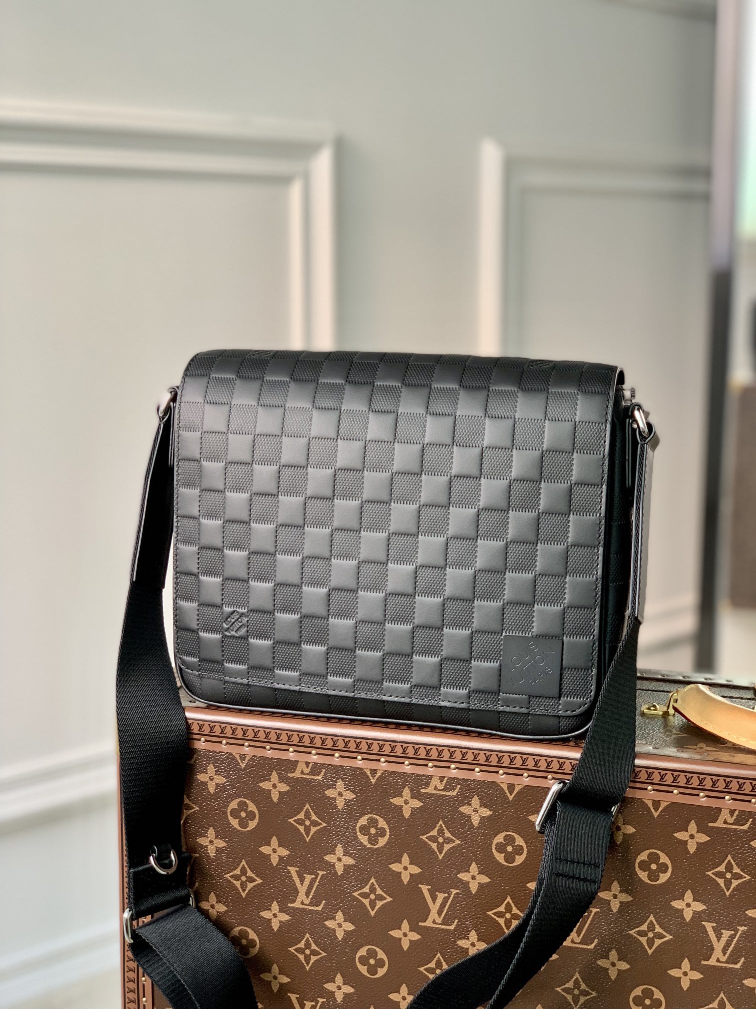 Louis Vuitton District Messenger Bag-M46255-26*20*7CM