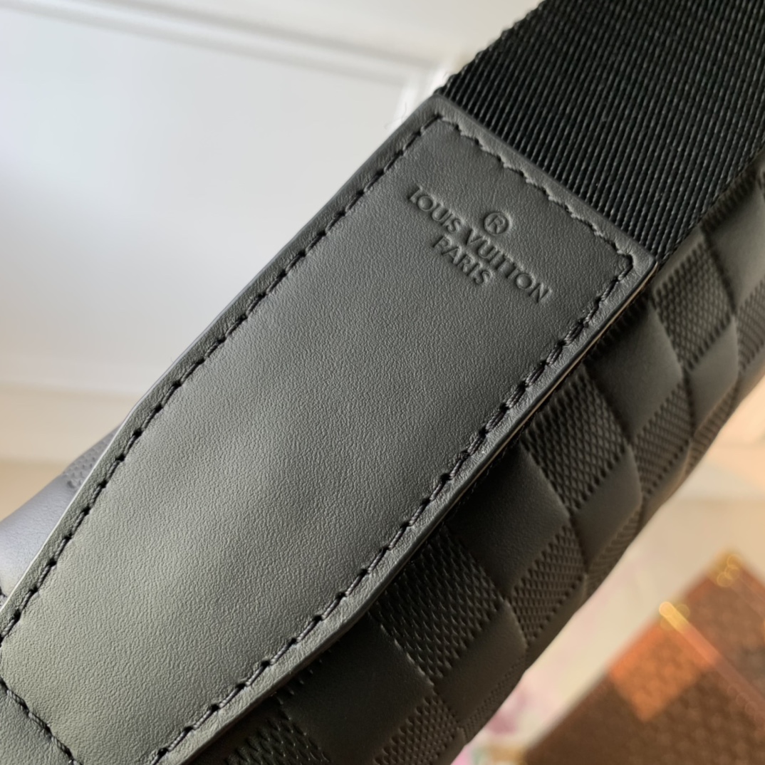 Louis Vuitton District Messenger Bag-M46255-26*20*7CM