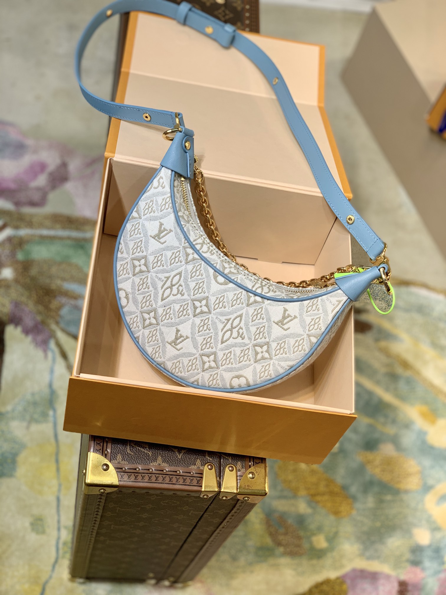 Louis Vuitton Loop Handbags-M40511-23*13*6CM