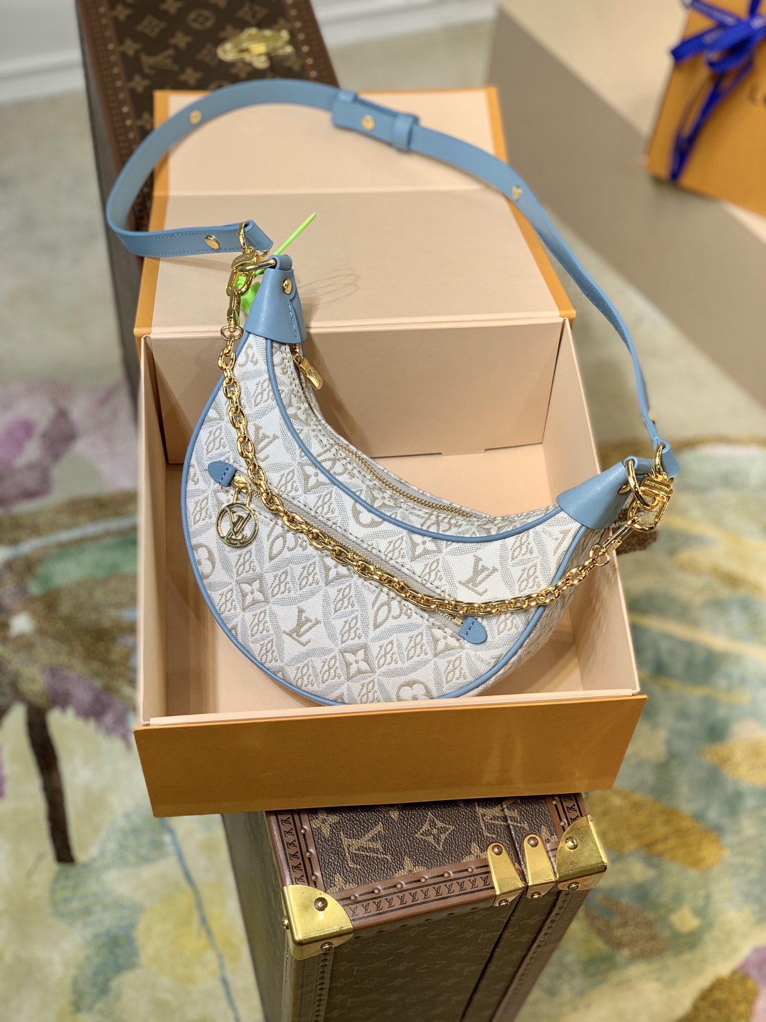 Louis Vuitton Loop Handbags-M40511-23*13*6CM