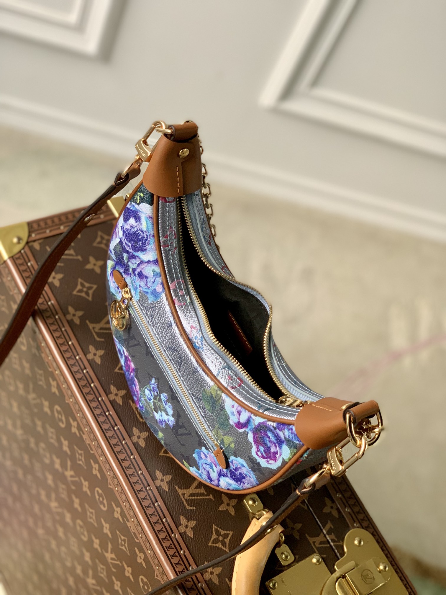 Louis Vuitton Loop Handbags-M810981-23*13*6CM