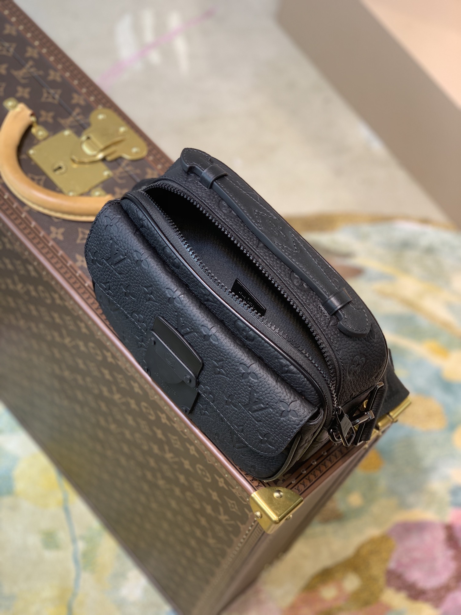 Louis Vuitton S Lock Bag-M45806-22*18*8CM