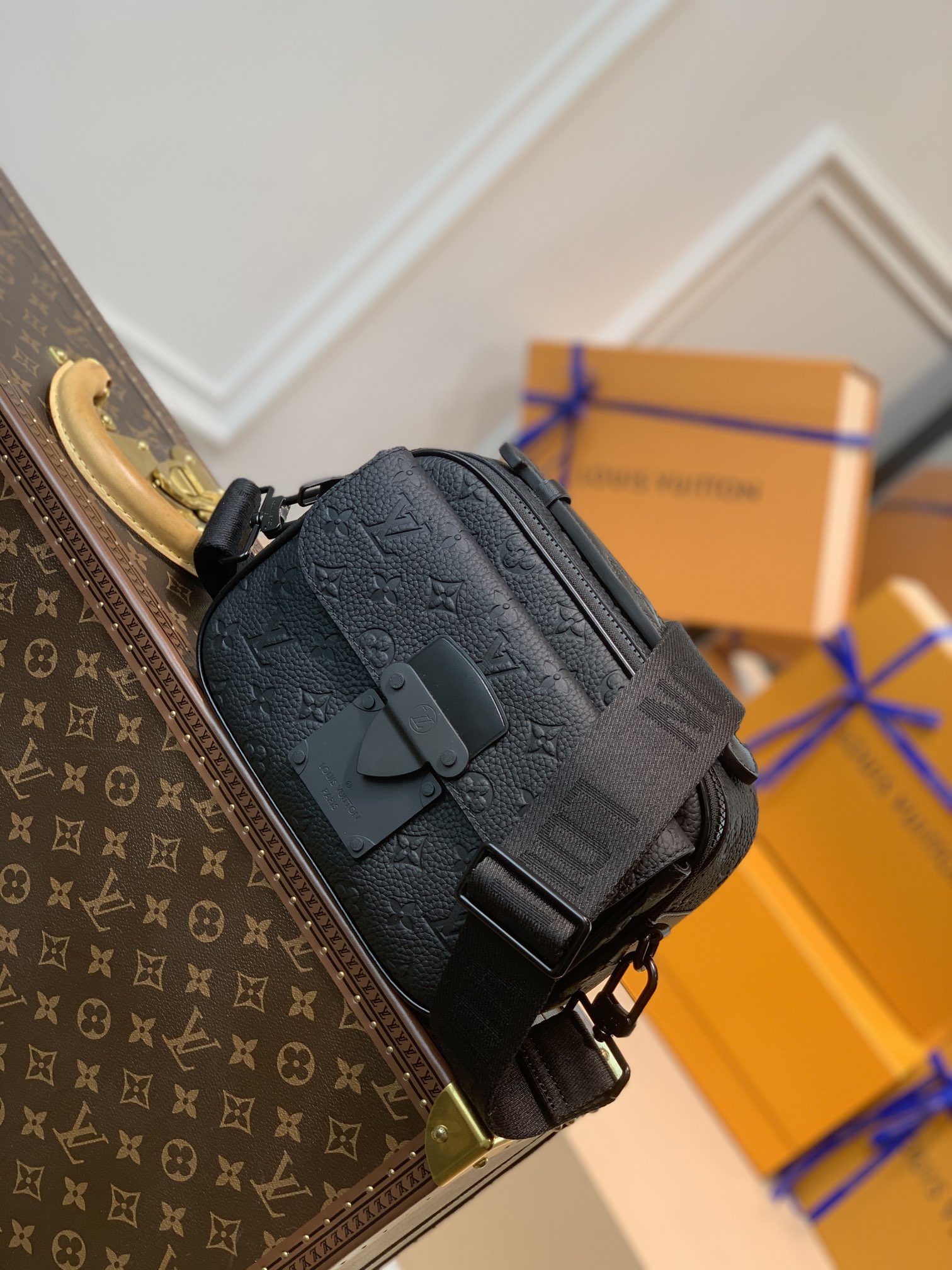 Louis Vuitton S Lock Bag-M45806-22*18*8CM