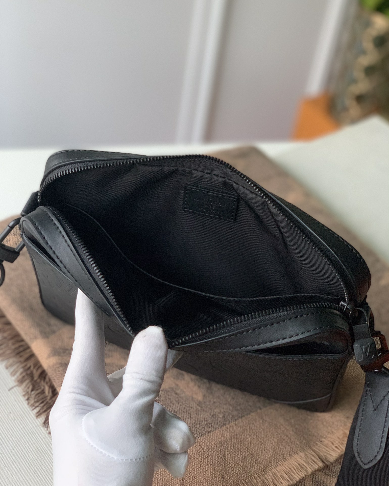 Louis Vuitton Duo Messenger-M69827-27*4.5*18.5CM