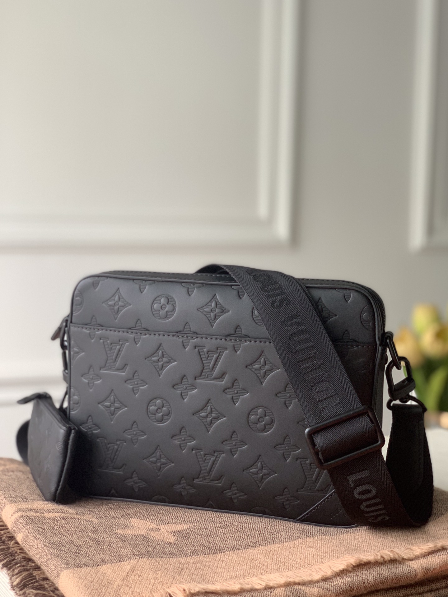 Louis Vuitton Duo Messenger-M69827-27*4.5*18.5CM