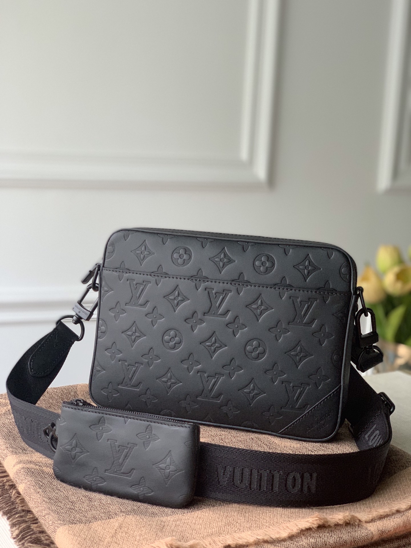 Louis Vuitton Duo Messenger-M69827-27*4.5*18.5CM