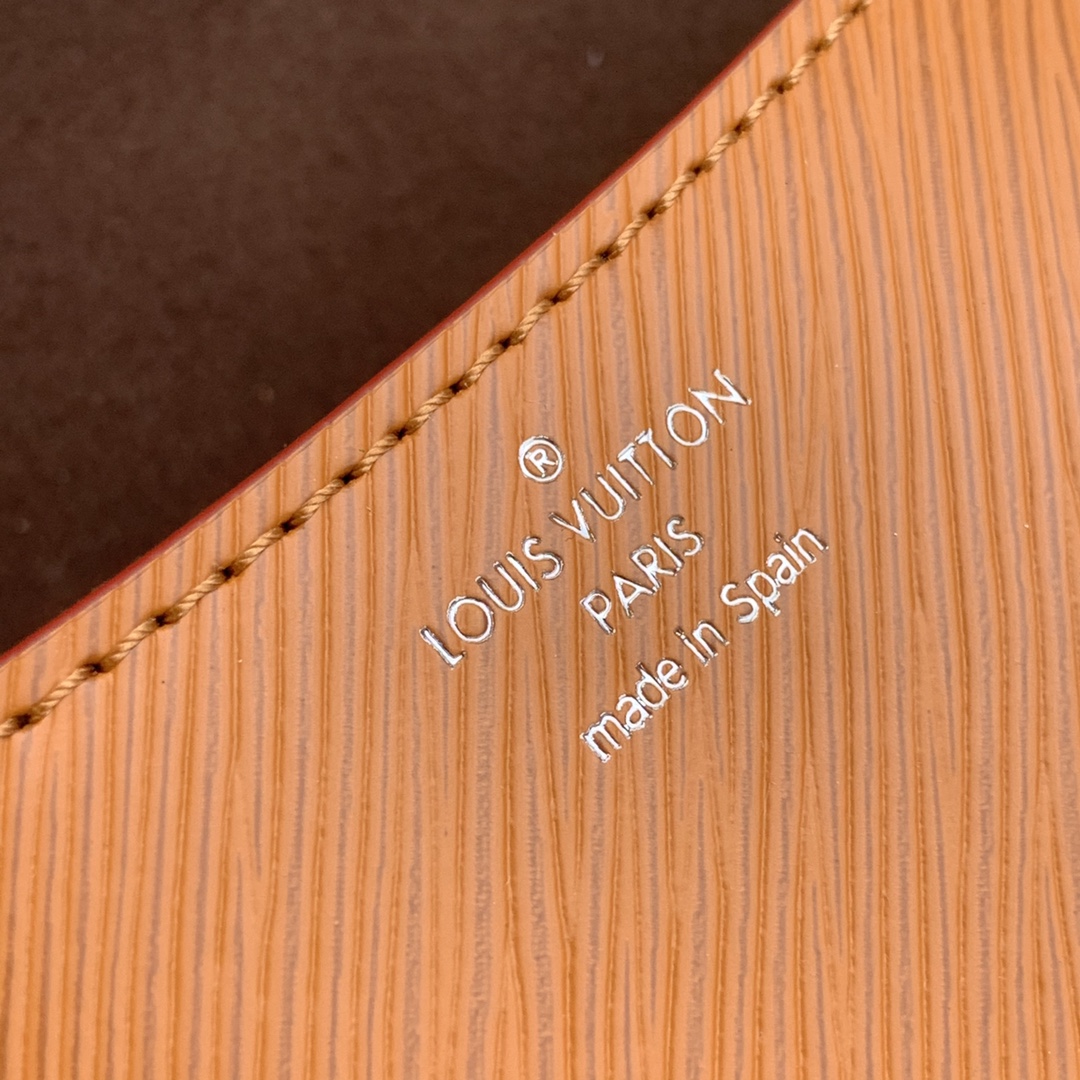 Louis Vuitton Buci Handbag-24.5 x 15.5 x 9CM