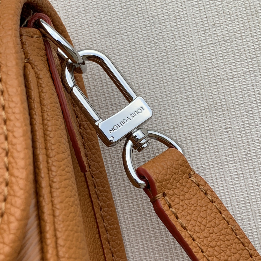 Louis Vuitton Buci Handbag-24.5 x 15.5 x 9CM