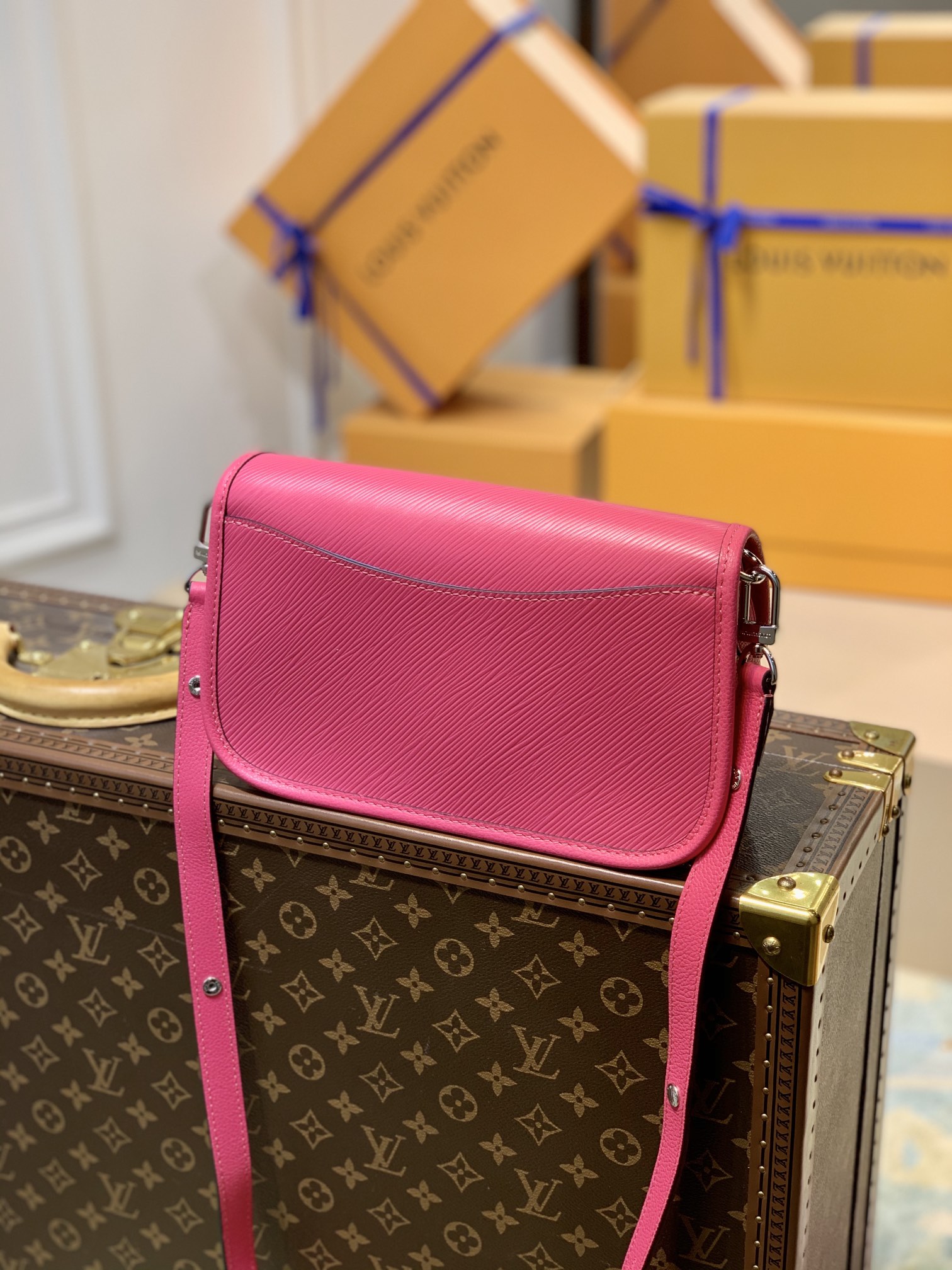 Louis Vuitton Buci Handbag-24.5 x 15.5 x 9CM