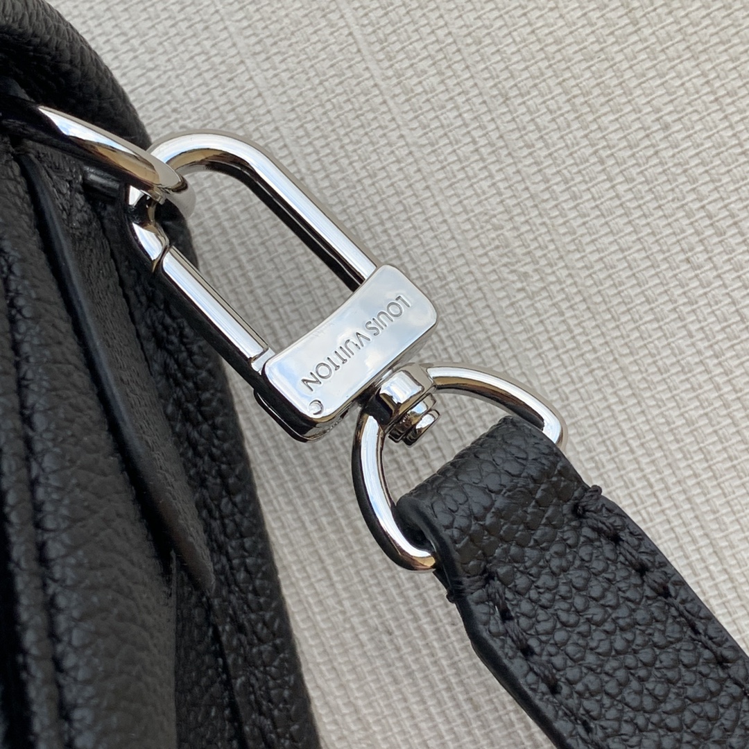 Louis Vuitton Buci Handbag-24.5 x 15.5 x 9CM