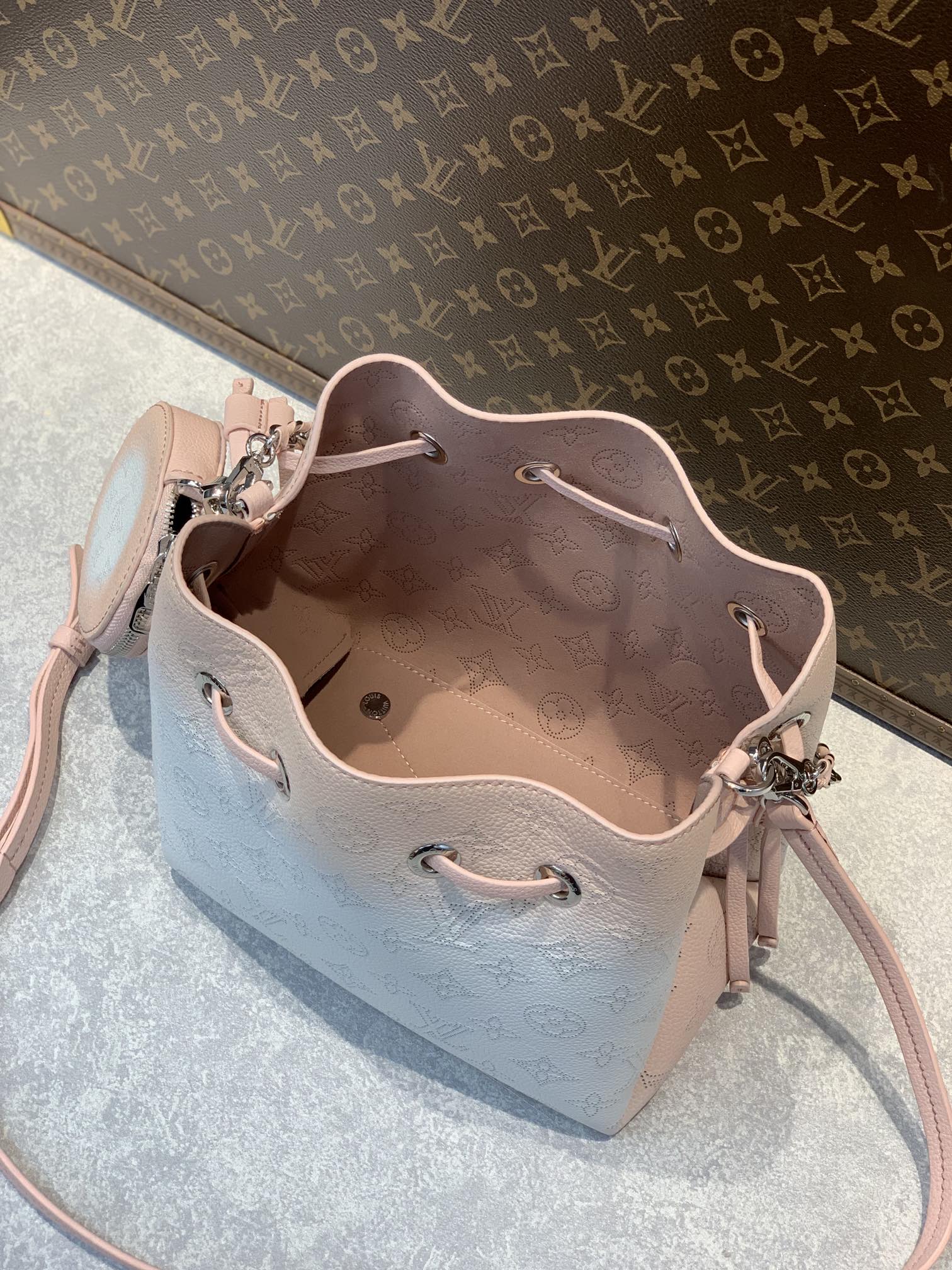 Louis Vuitton Bella Tote Bag-19 x 22 x 14CM