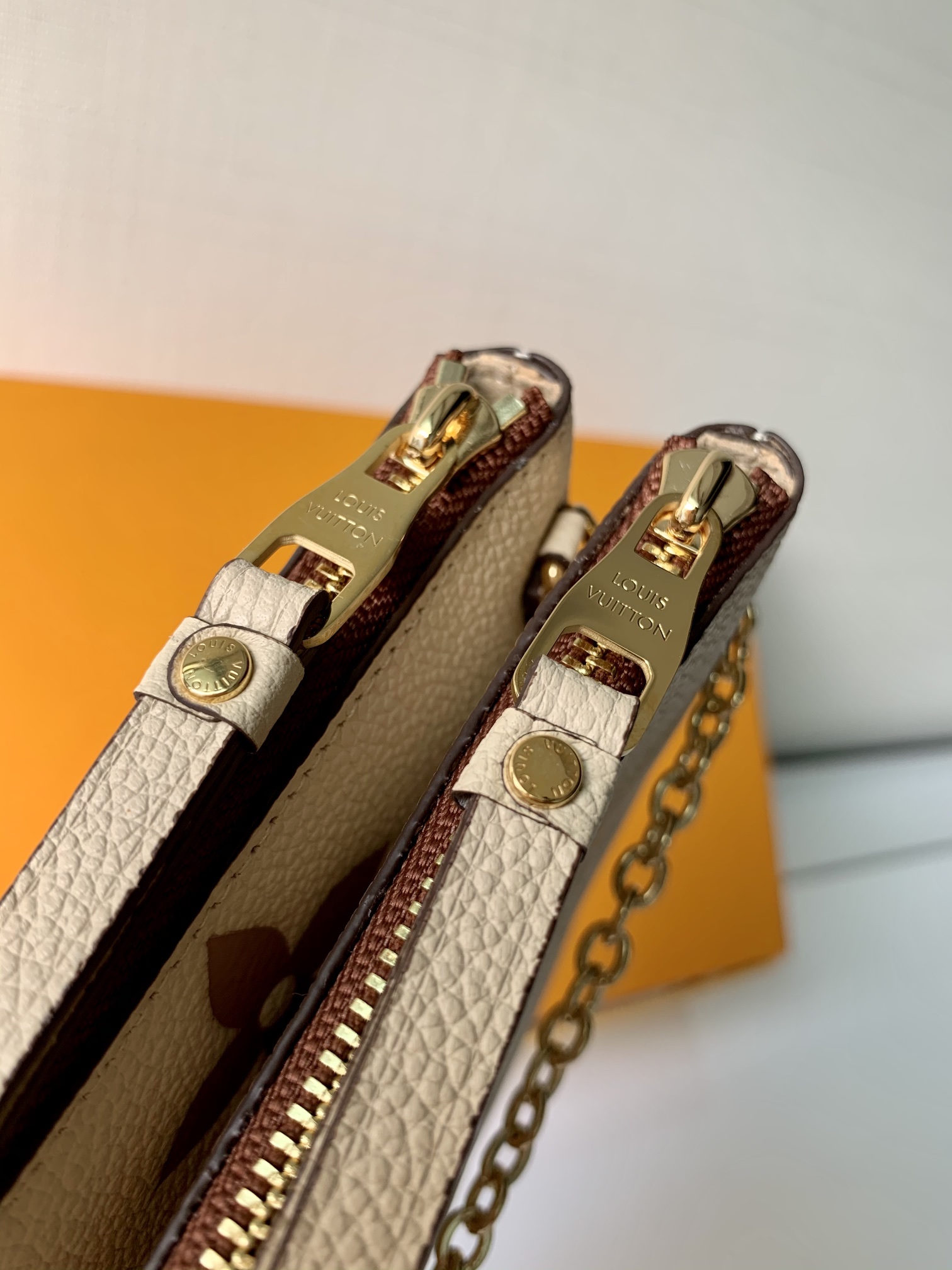 Louis Vuitton M80084 Pochette Double Zip Bag -20*12.5*3CM Louis Vuitton M80084 Pochette Double Zip Bag -20*12.5*3CM