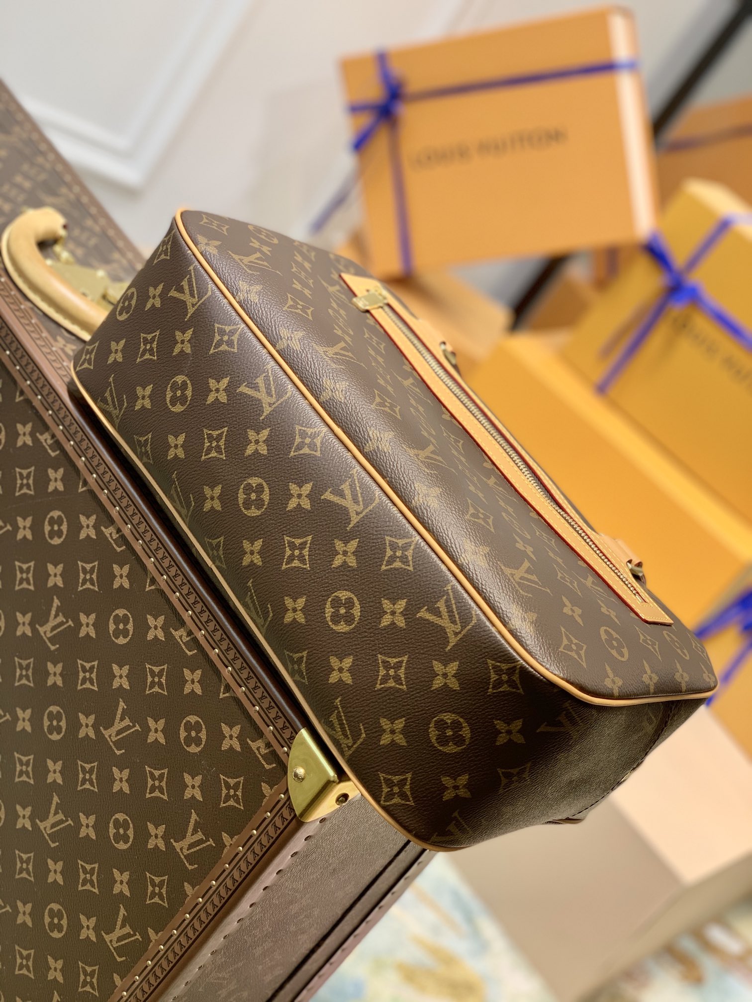 Louis Vuitton Vintage Handbags -M51181-23 × 37 × 12CM
