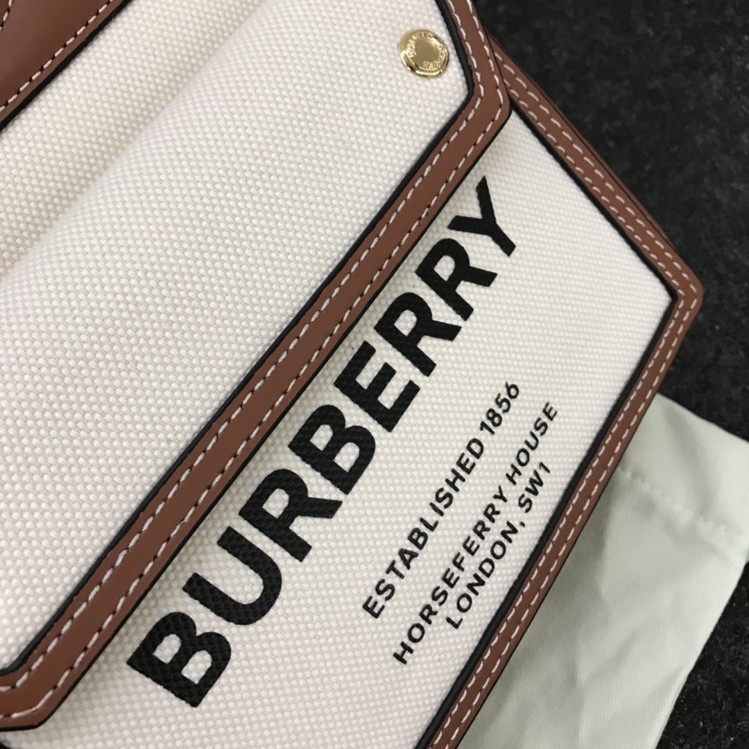 Burberry Pocket Bag-23.5x7x20CM