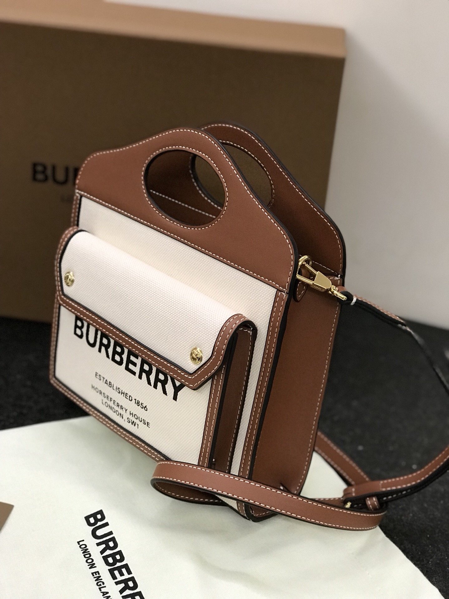 Burberry Pocket Bag-23.5x7x20CM
