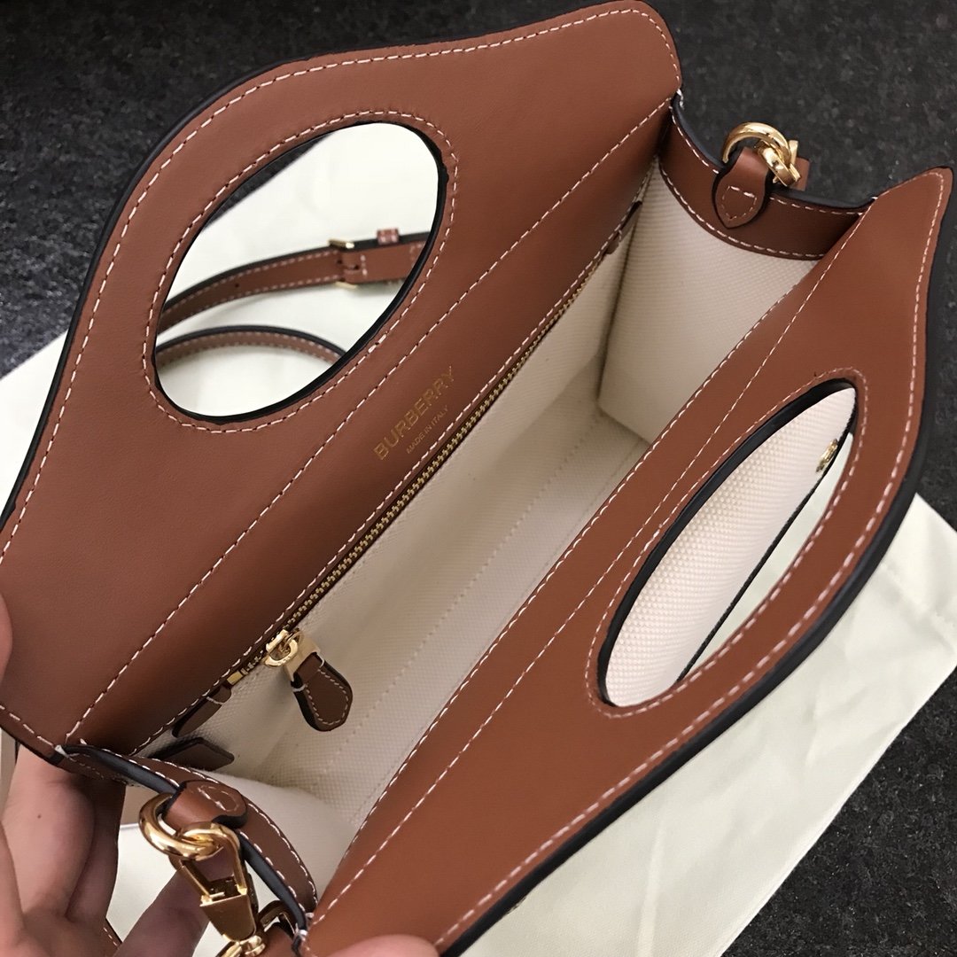 Burberry Pocket Bag-23.5x7x20CM