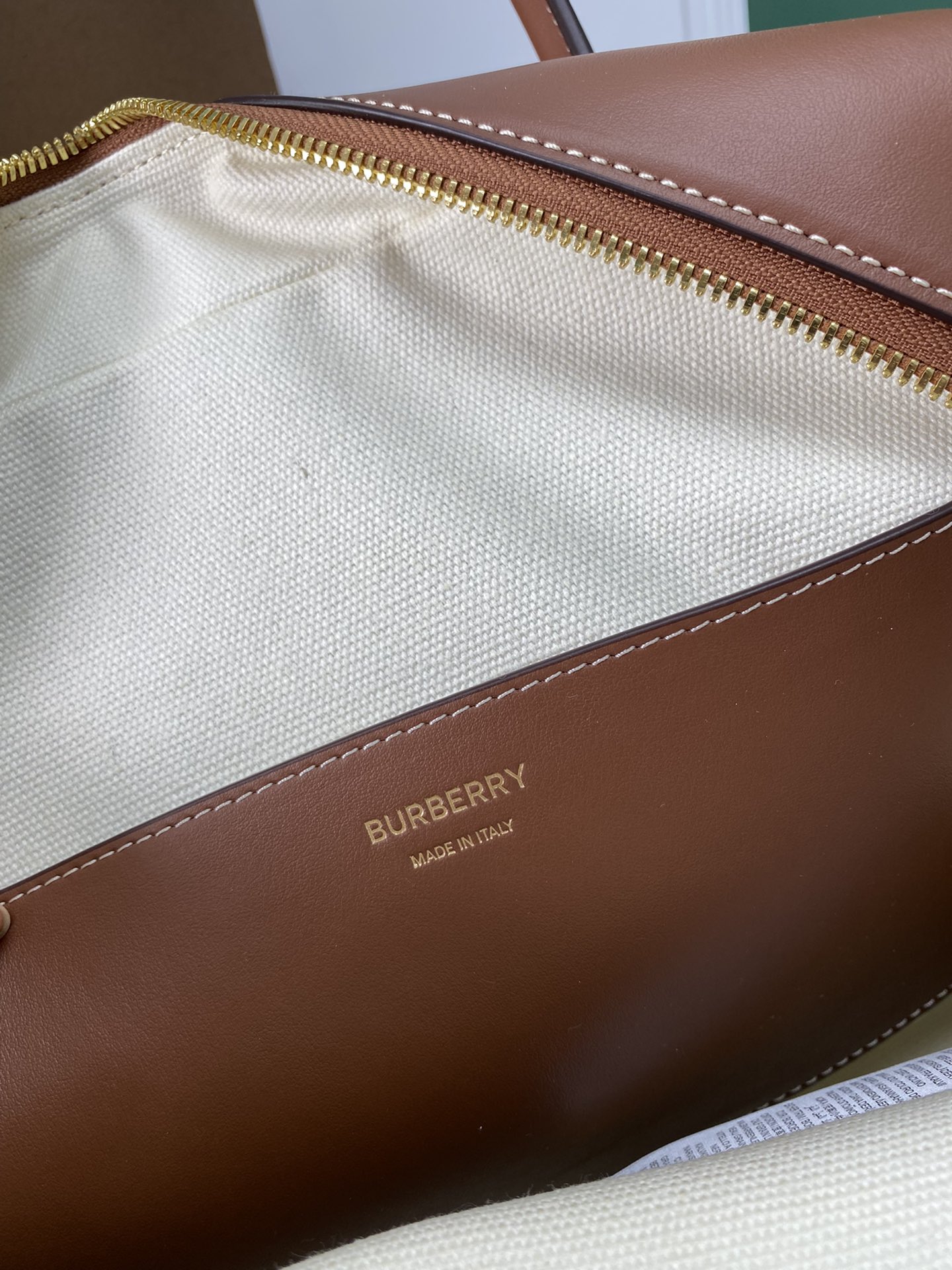 Burberry Tote-30 x 11 x 22.5CM