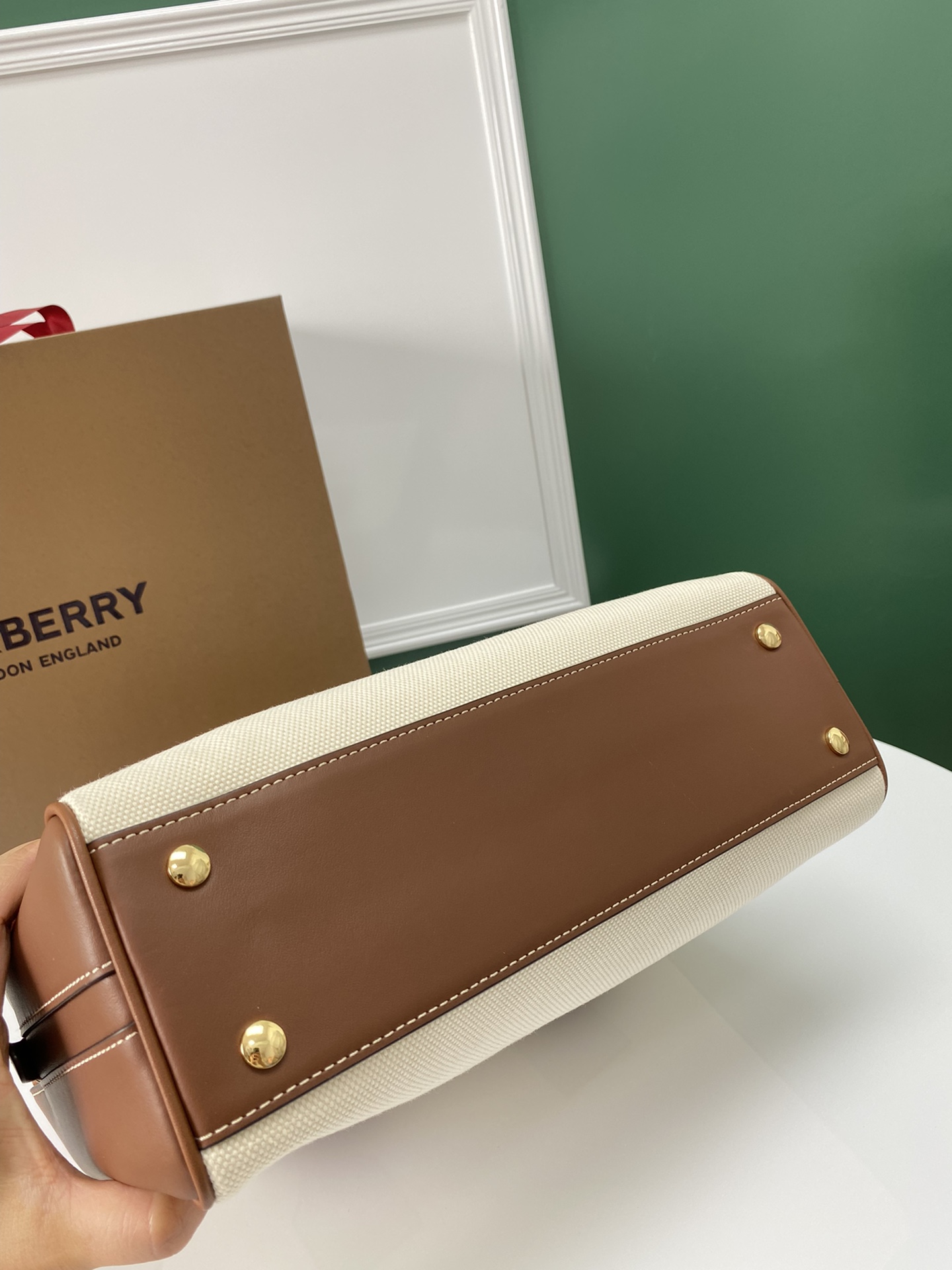 Burberry Tote-30 x 11 x 22.5CM