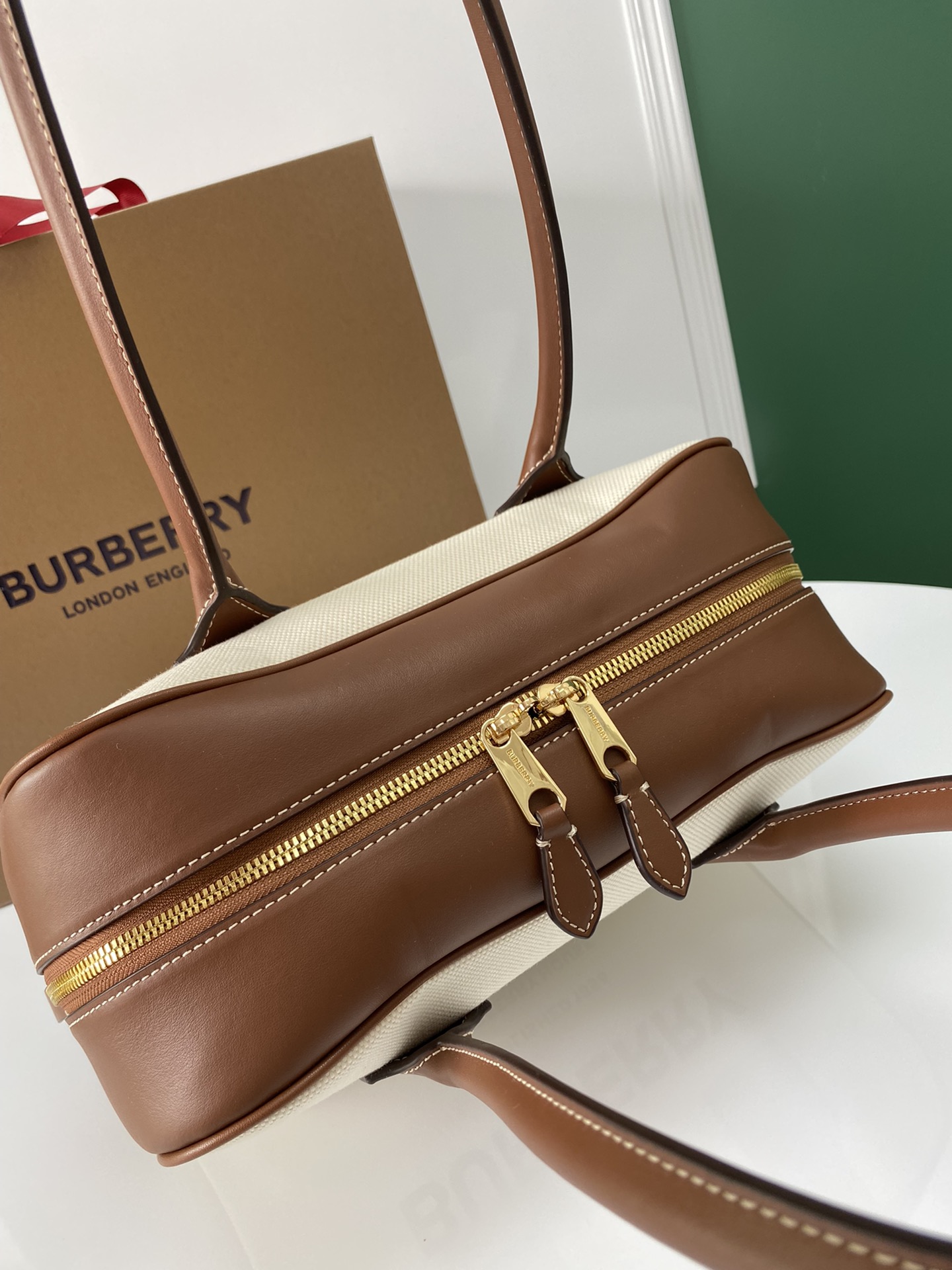 Burberry Tote-30 x 11 x 22.5CM