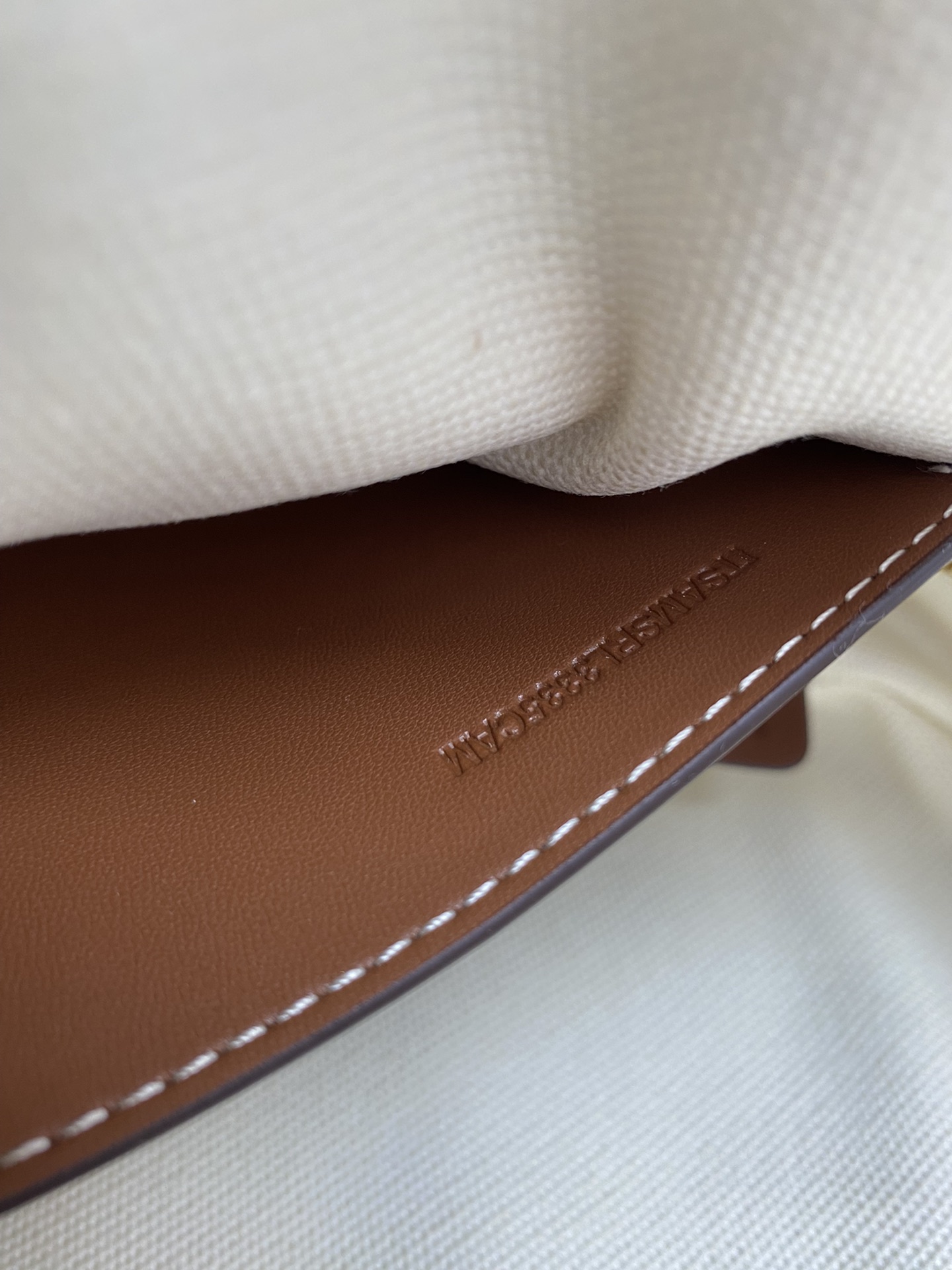 Burberry Tote-30 x 11 x 22.5CM