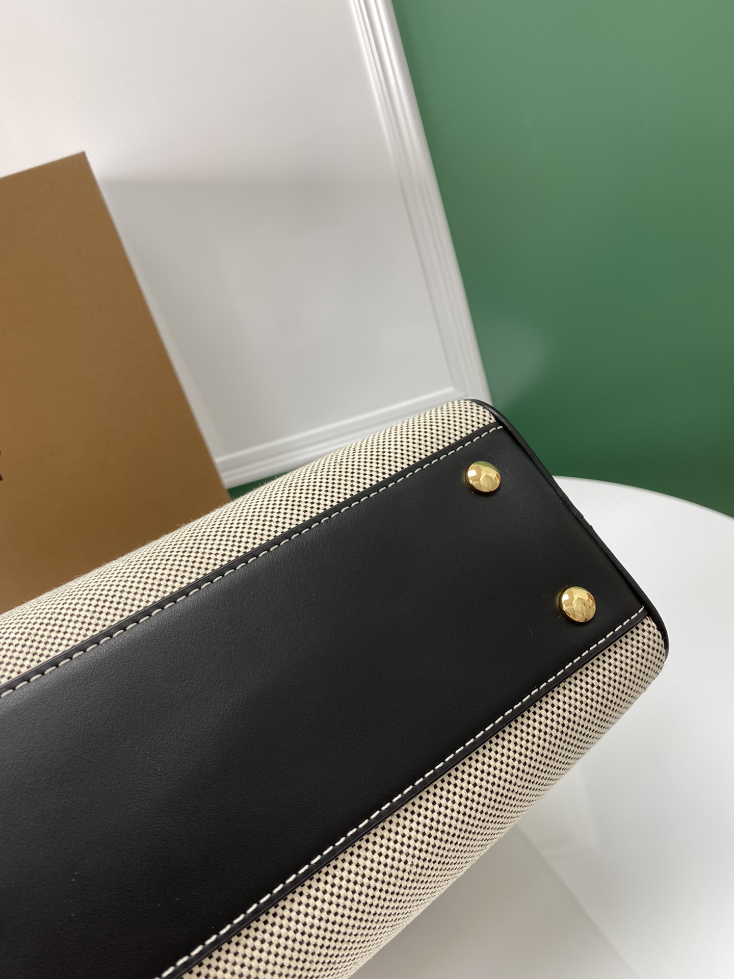 Burberry Tote-30 x 11 x 22.5CM