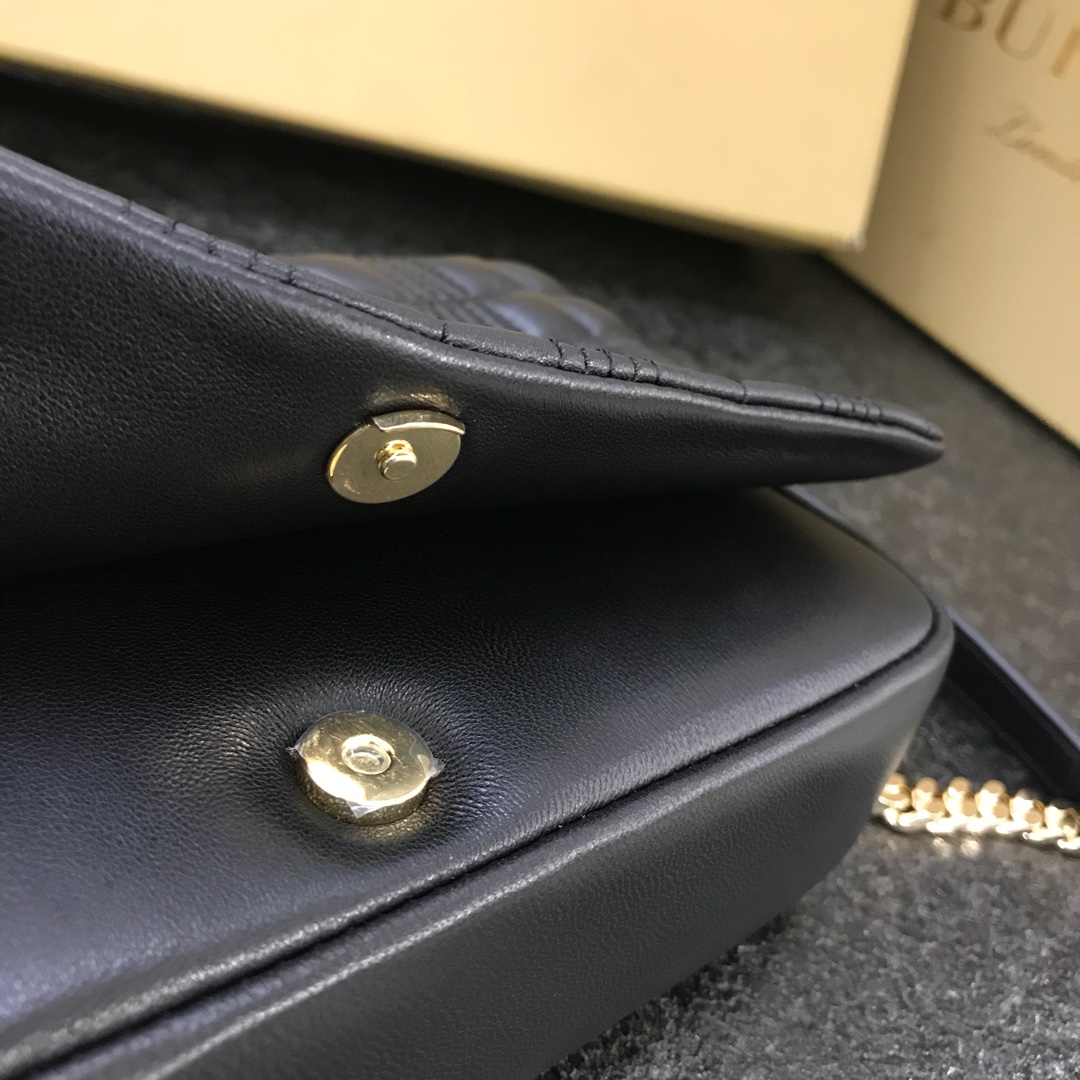 Burberry Lola Chain Bag-23*13*6CM