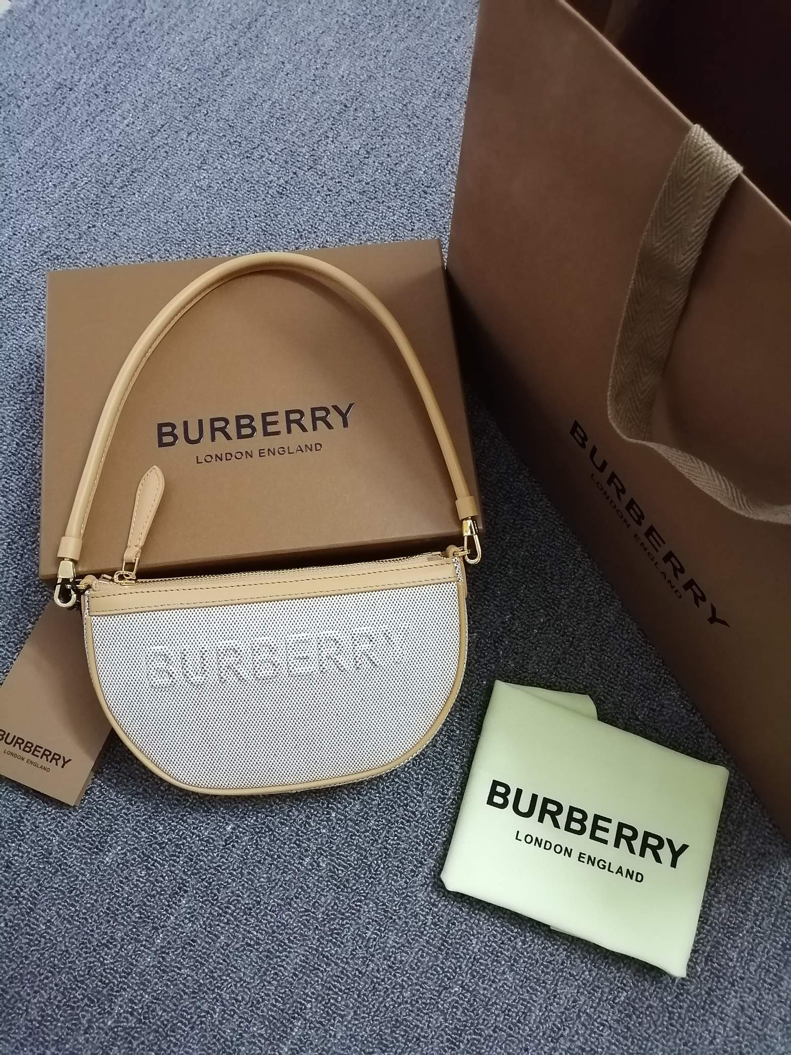 Burberry Vintage Bag-21*4*12CM