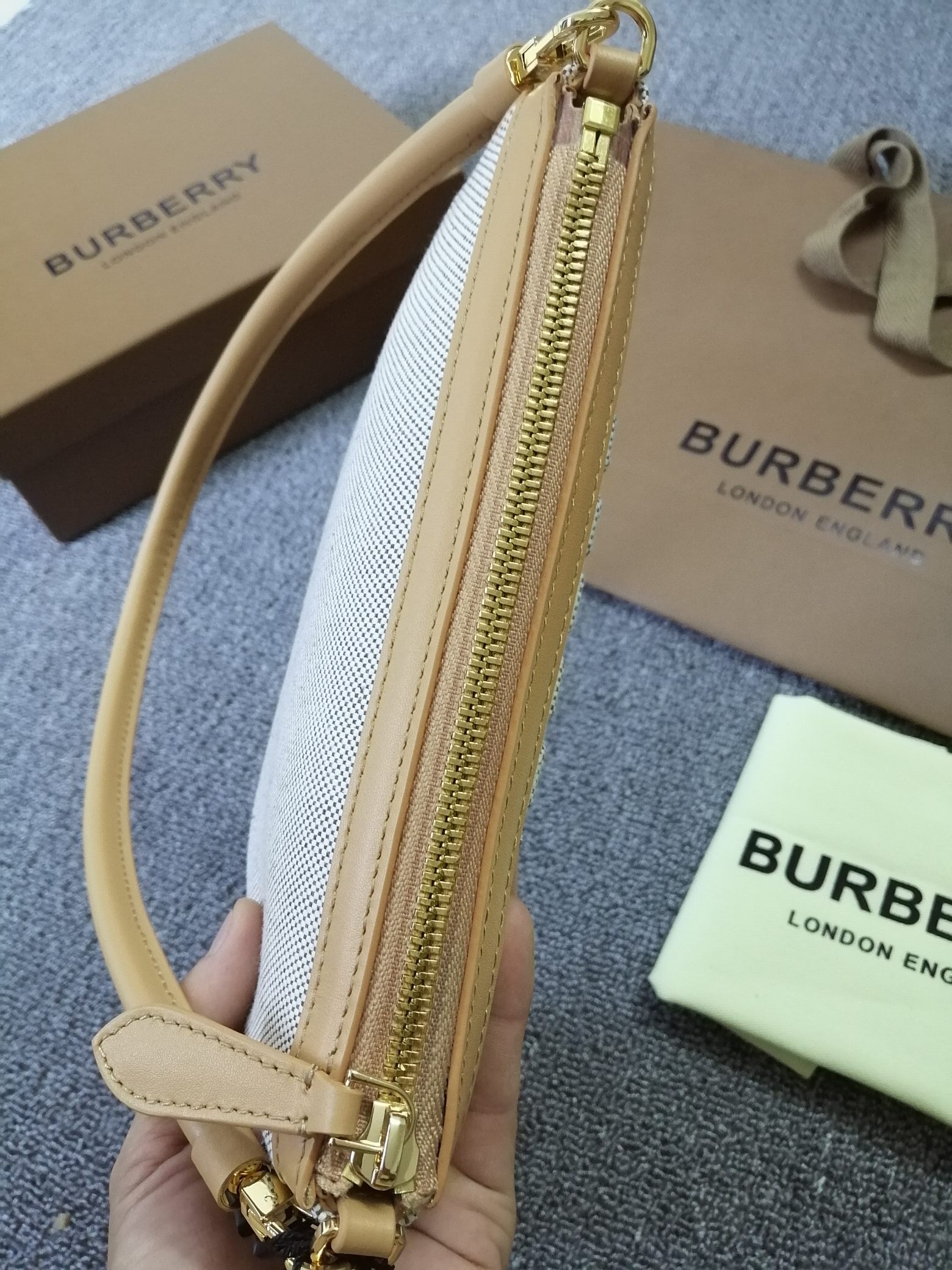Burberry Vintage Bag-21*4*12CM
