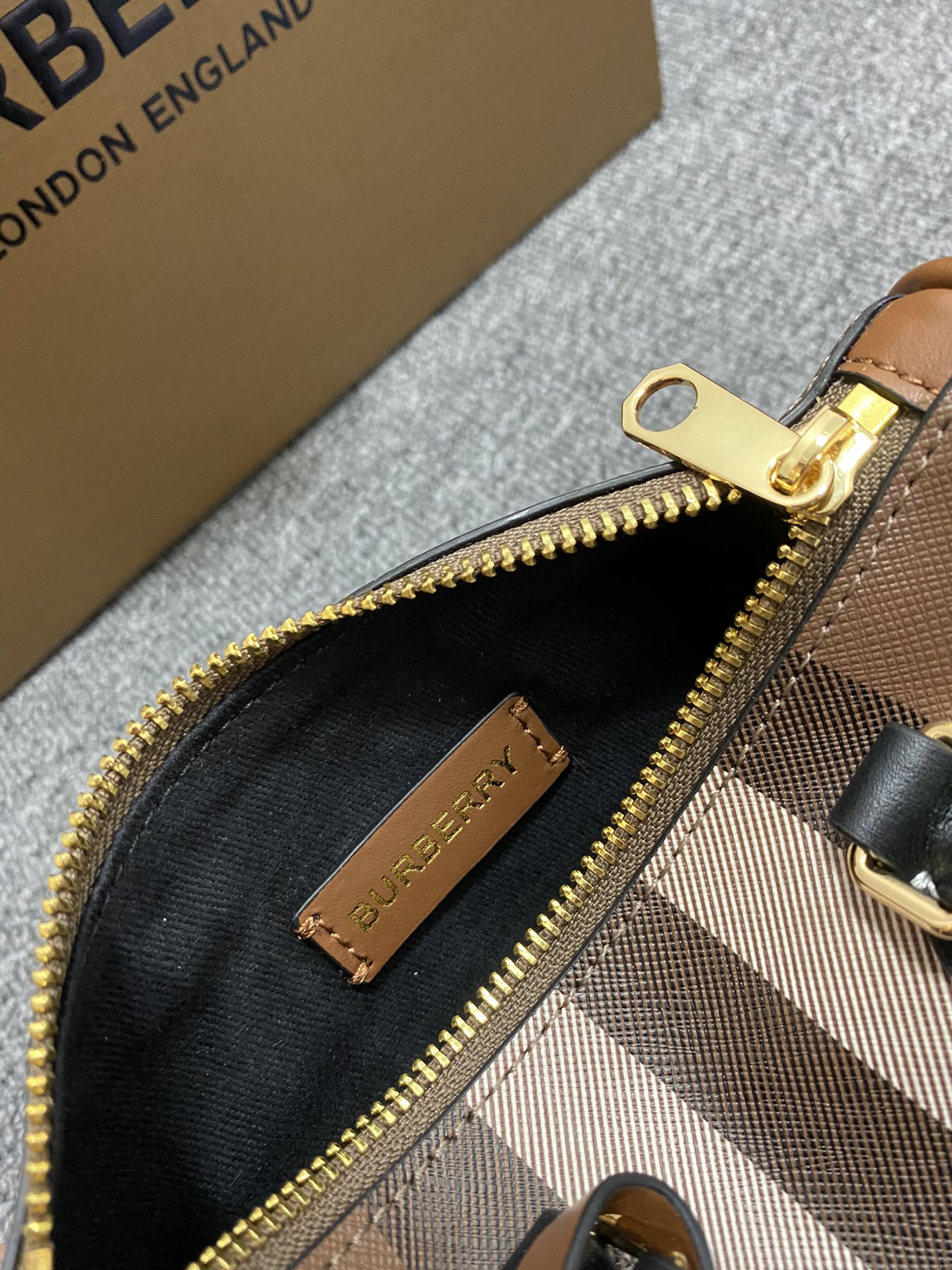 Burberry Bowling Bag-18.5x11x12CM
