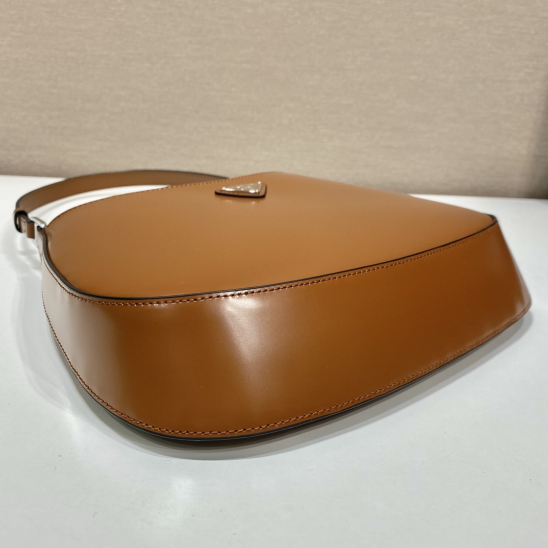 Prada Cleo Handbags-Patent Leather-26.5*15*4CM