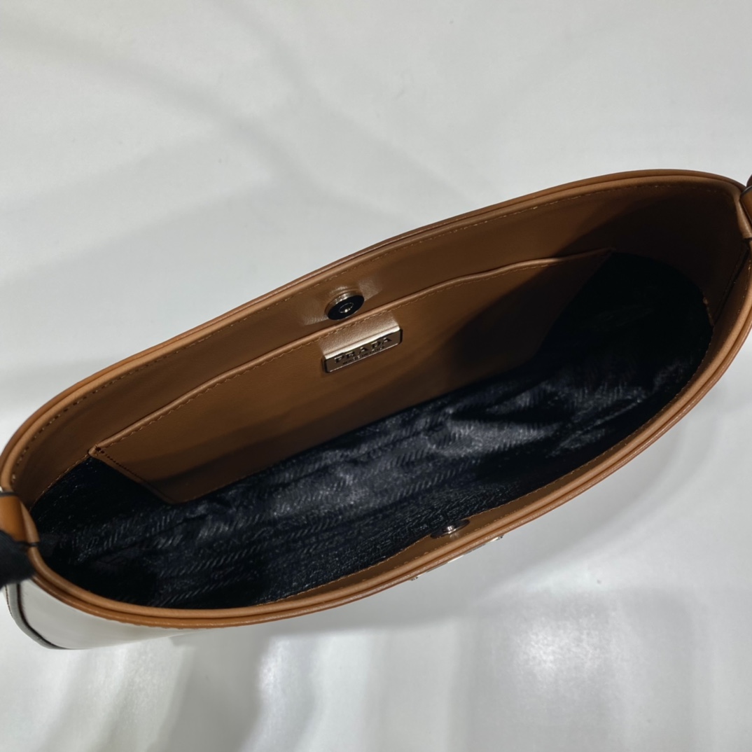Prada Cleo Handbags-Patent Leather-26.5*15*4CM Prada Cleo Handbags-Patent Leather-26.5*15*4CM
