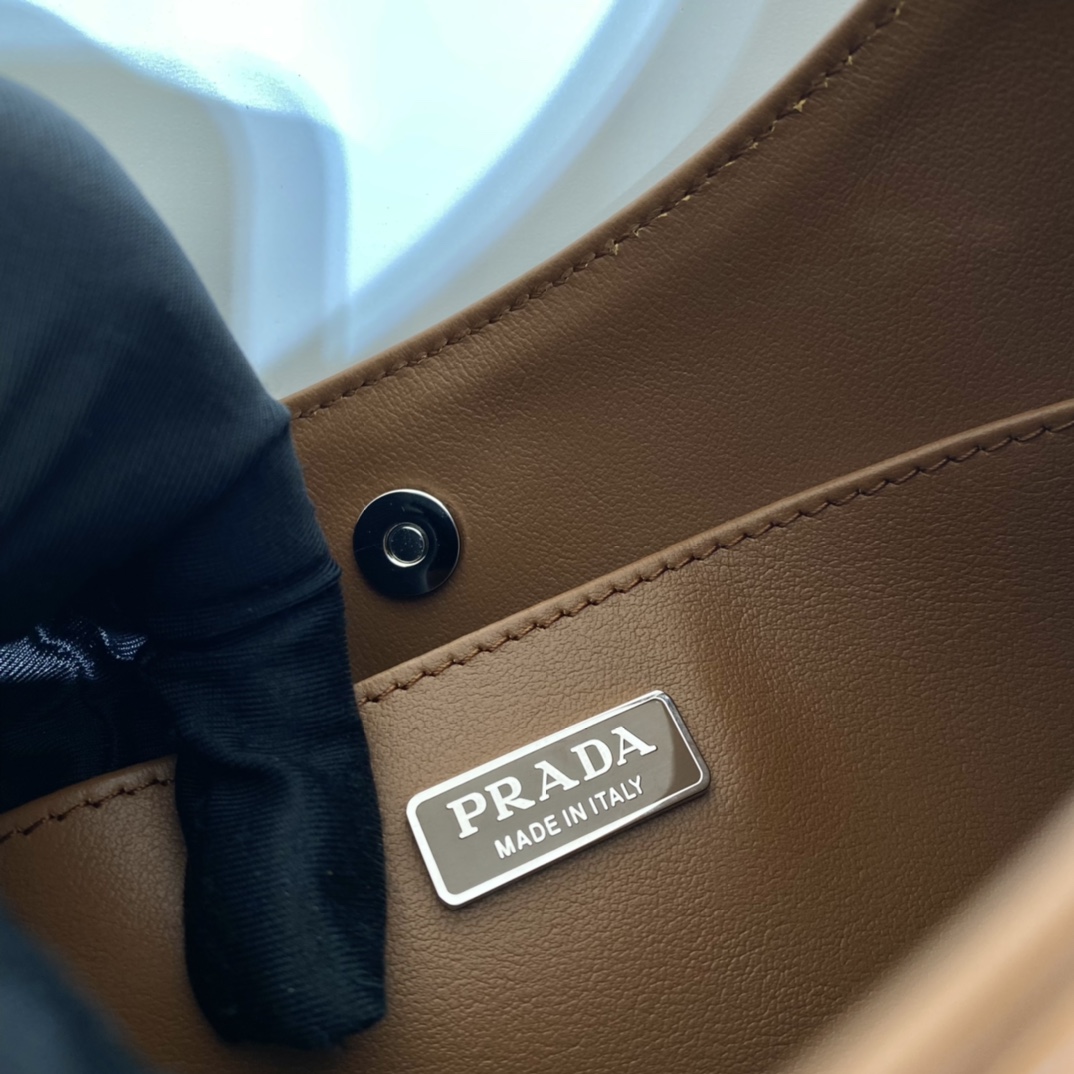 Prada Cleo Handbags-Patent Leather-26.5*15*4CM Prada Cleo Handbags-Patent Leather-26.5*15*4CM