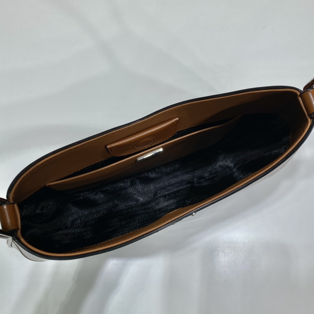 Prada Cleo Handbags-Patent Leather-30X18.5X4CM Prada Cleo Handbags-Patent Leather-30X18.5X4CM
