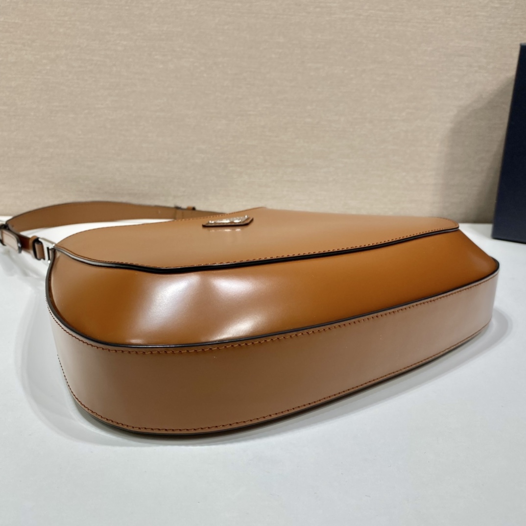 Prada Cleo Handbags-Patent Leather-30X18.5X4CM Prada Cleo Handbags-Patent Leather-30X18.5X4CM