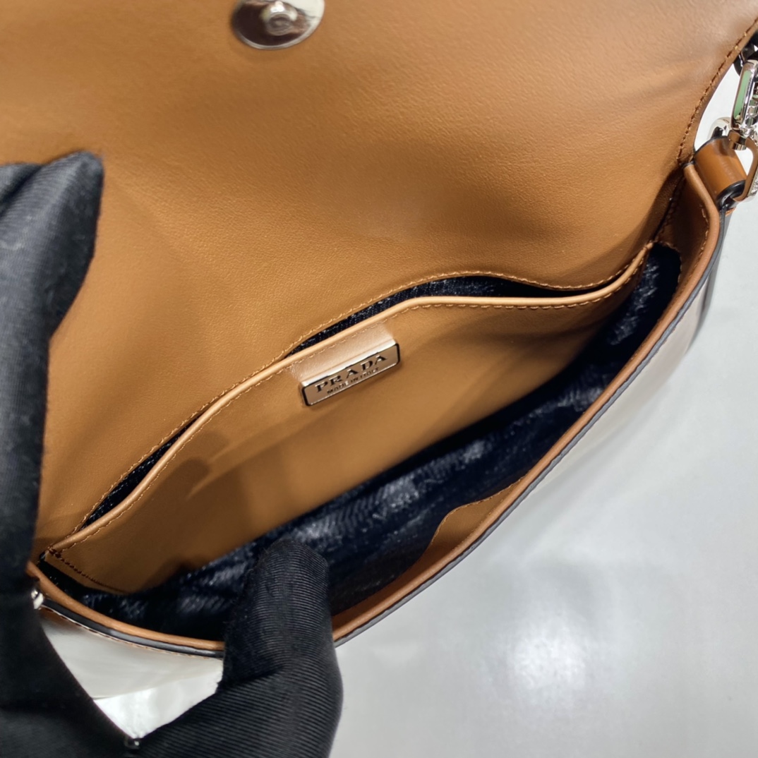 Prada Cleo Handbags-Patent Leather-23*18*4CM Prada Cleo Handbags-Patent Leather-23*18*4CM