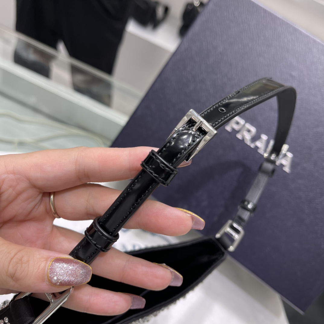 Prada Cleo Handbags-Patent Leather-23*18*4CM