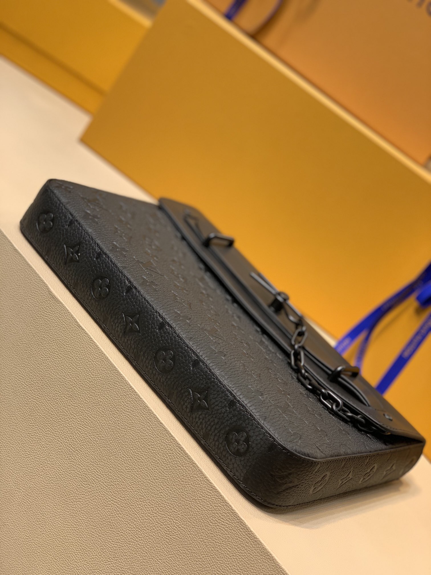 Louis Vuitton Pochette Steamer -M80107-32 x 22 x 4CM Louis Vuitton Pochette Steamer -M80107-32 x 22 x 4CM