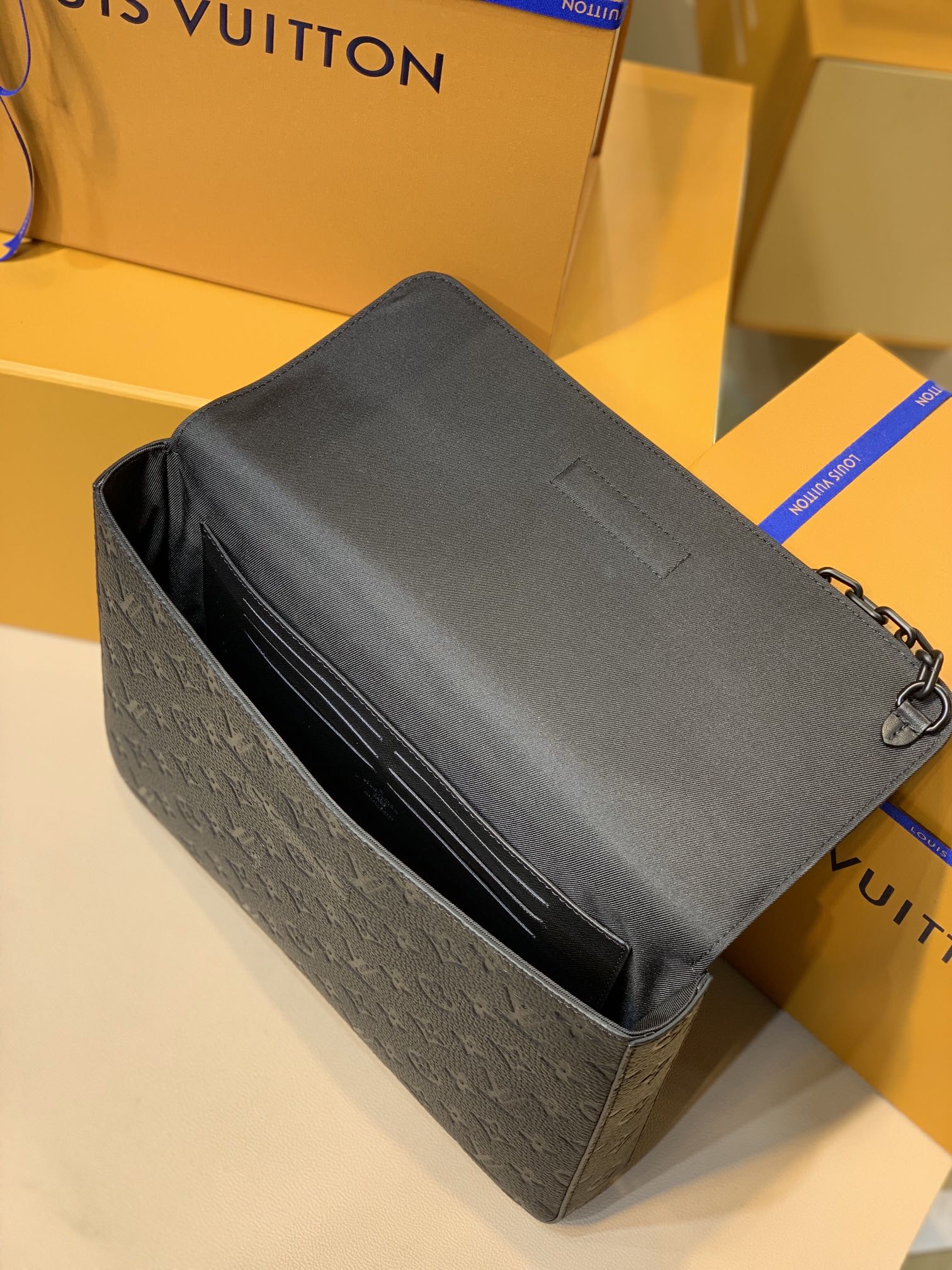 Louis Vuitton Pochette Steamer -M80107-32 x 22 x 4CM Louis Vuitton Pochette Steamer -M80107-32 x 22 x 4CM